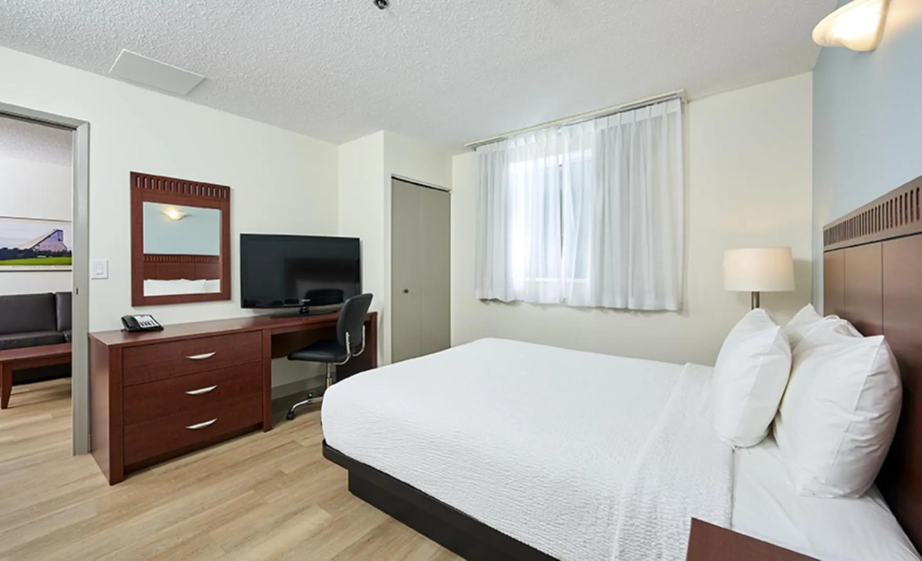 TV and multimedia, Bed in Canad Inns Destination Centre Fort Garry