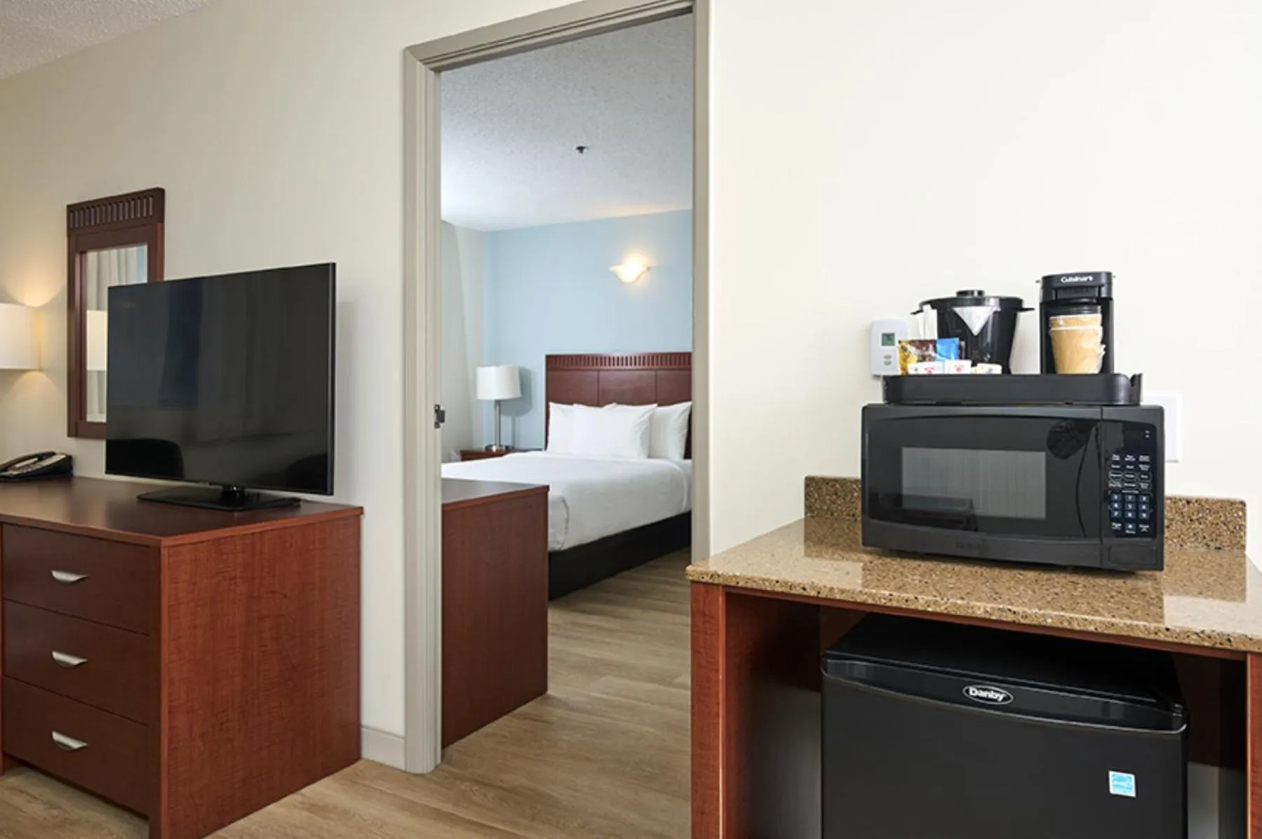 TV and multimedia, Bed in Canad Inns Destination Centre Fort Garry