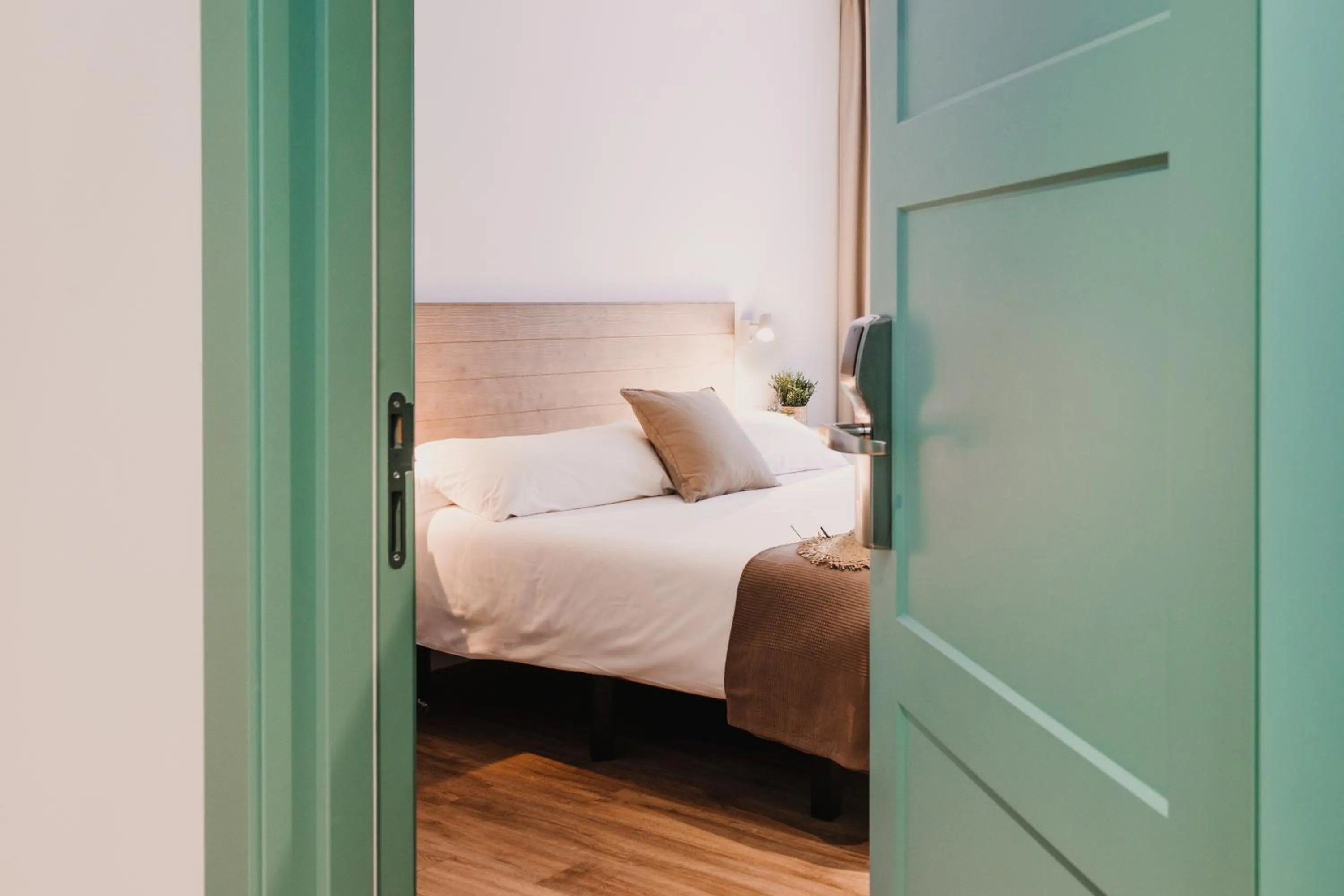 Bedroom, Bed in Lindala