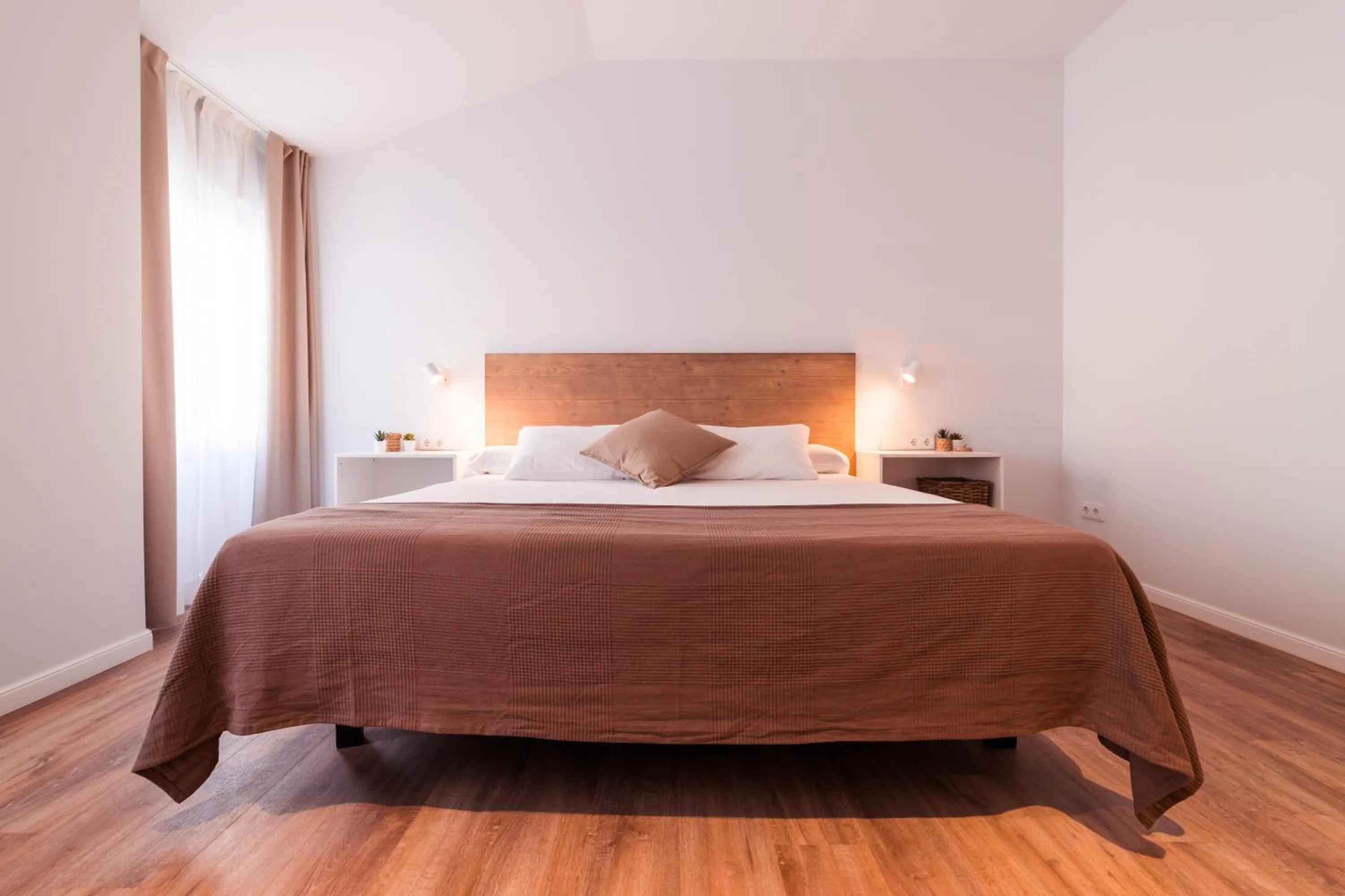 Bedroom, Bed in Lindala