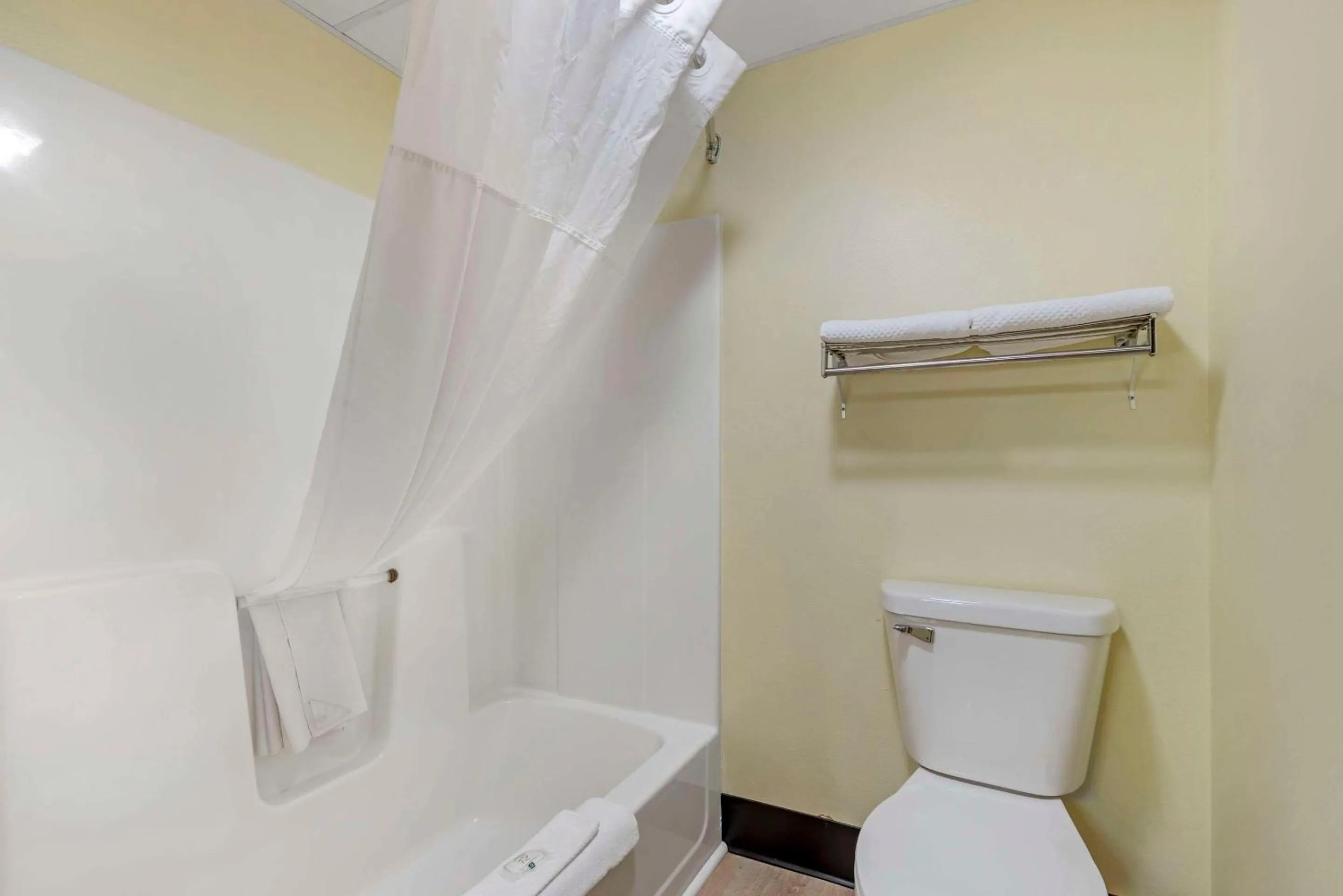 Bedroom in Quality Inn Indianola