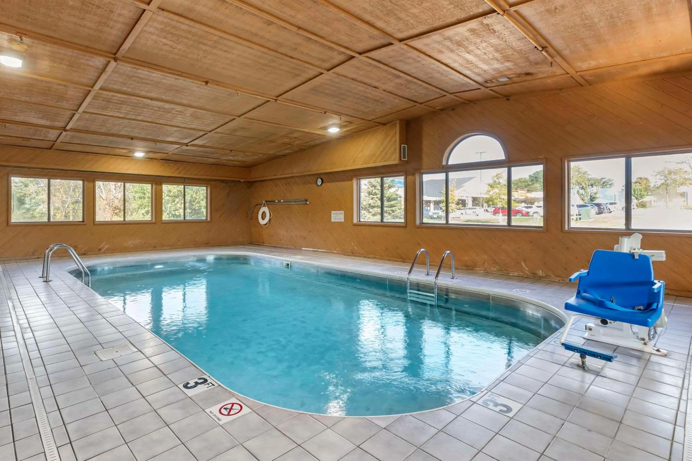 Swimming pool in Quality Inn Indianola