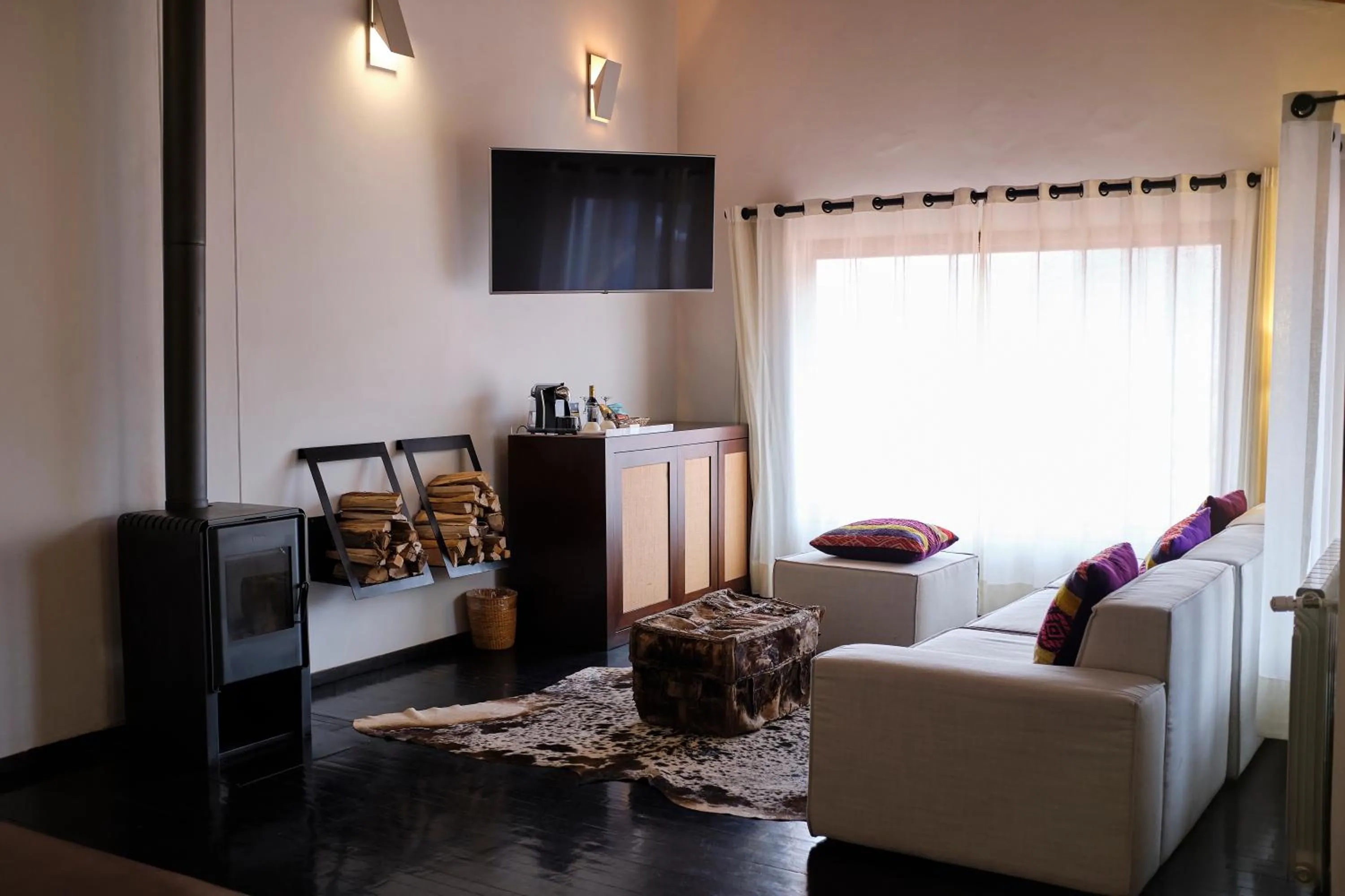 TV and multimedia in Tocuyeros Boutique Hotel