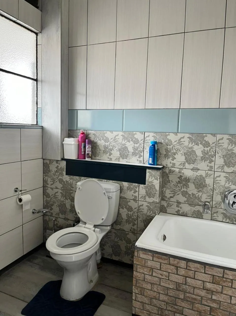 Toilet in Abecor Hotel