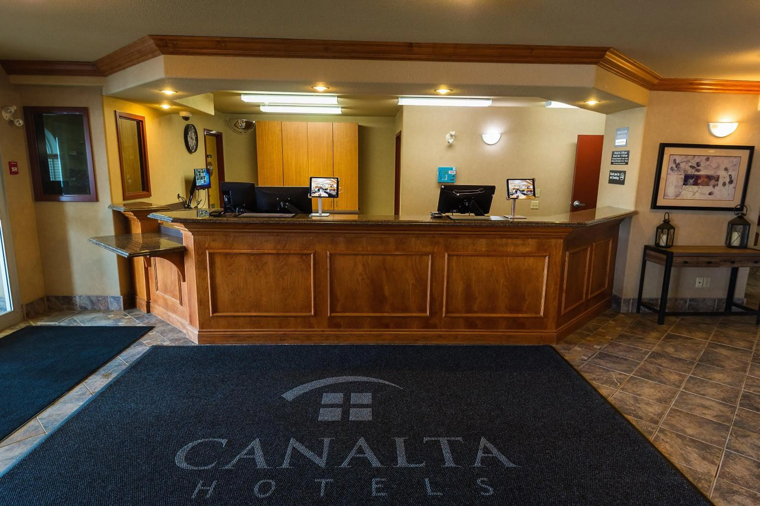 Property building in Canalta Provost