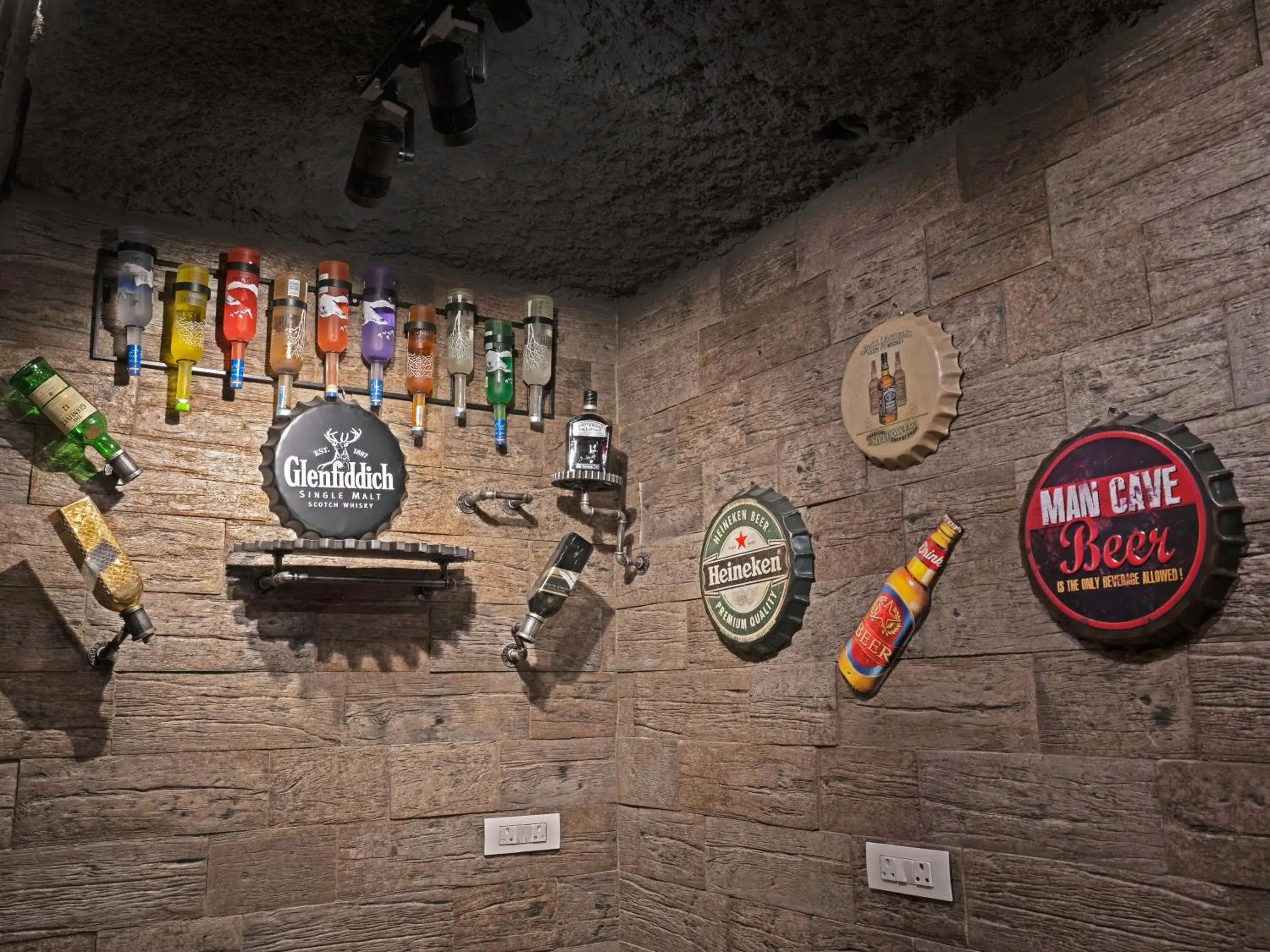 Restaurant/places to eat in Hotel Gems Inn Restaurant/places to eat in Hotel Gems Inn