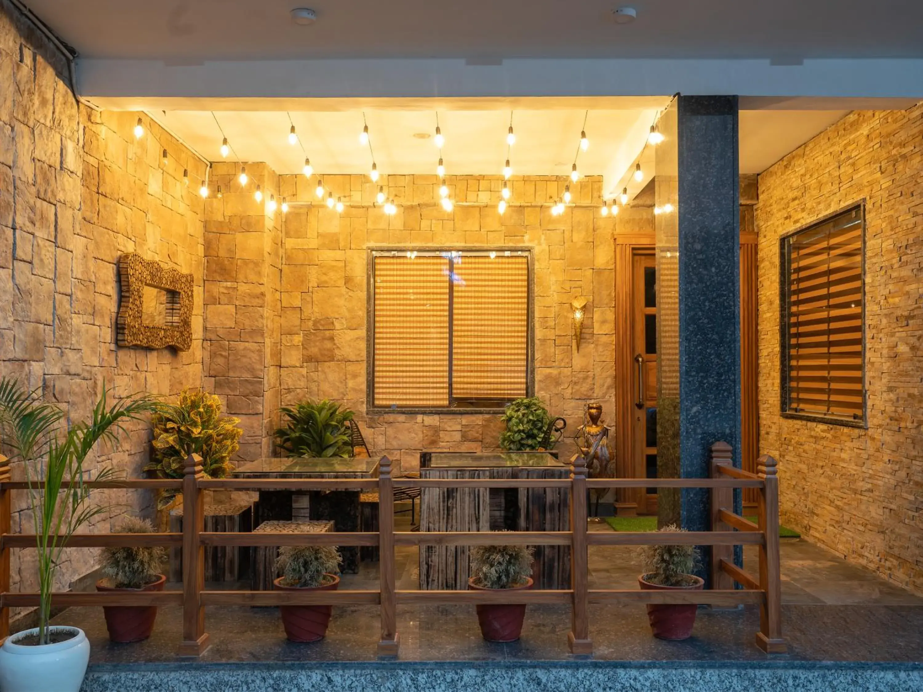 Facade/entrance in Hotel Gems Inn Facade/entrance in Hotel Gems Inn