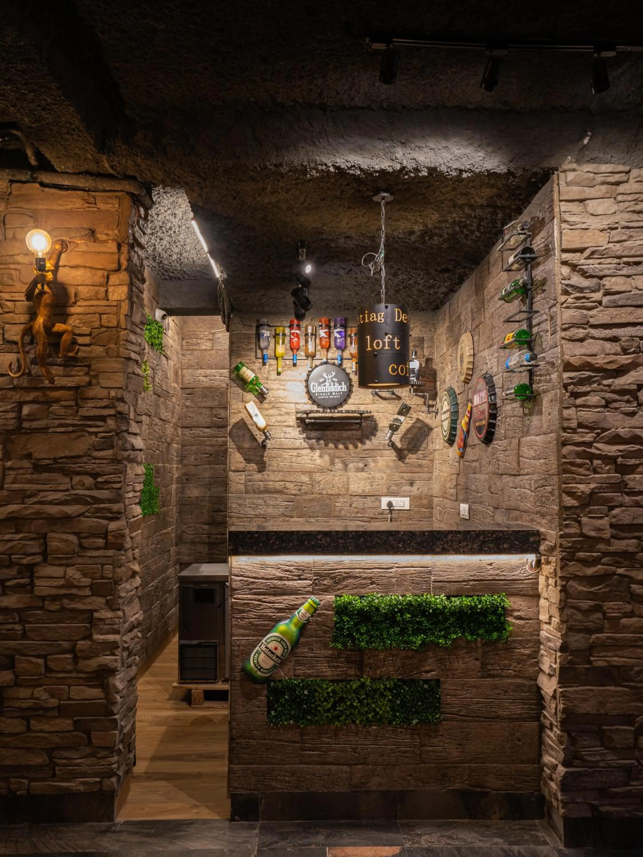 Nightclub / DJ in Hotel Gems Inn