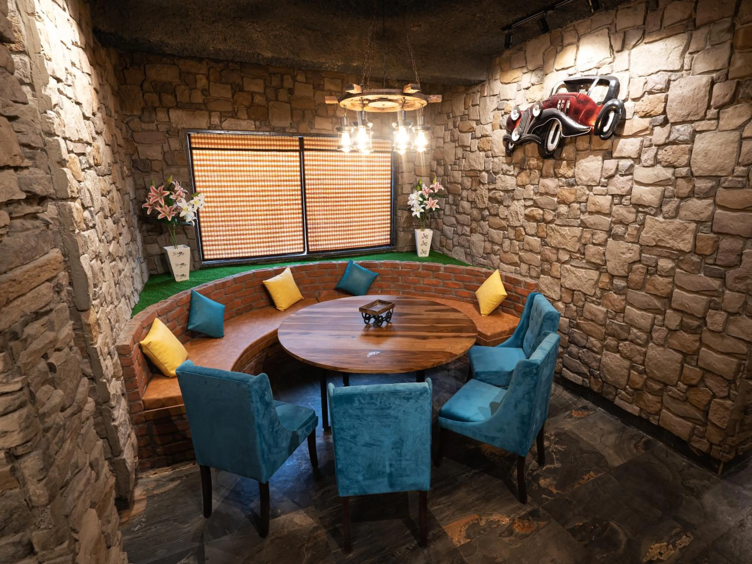 Patio in Hotel Gems Inn