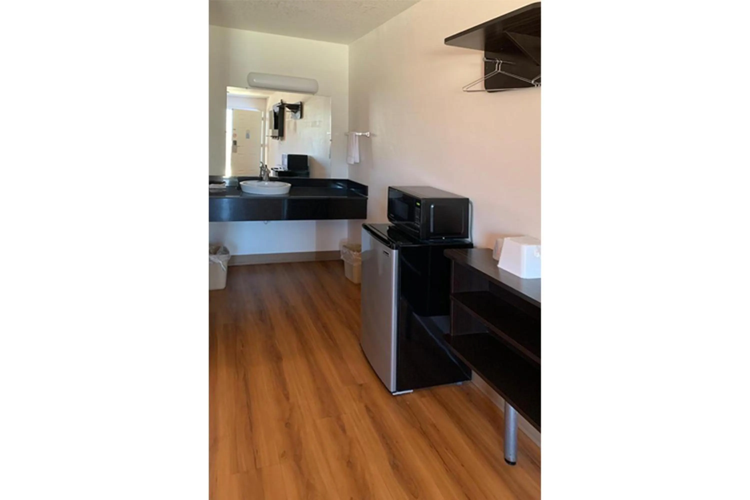 Area and facilities in Motel 6 Cameron MO