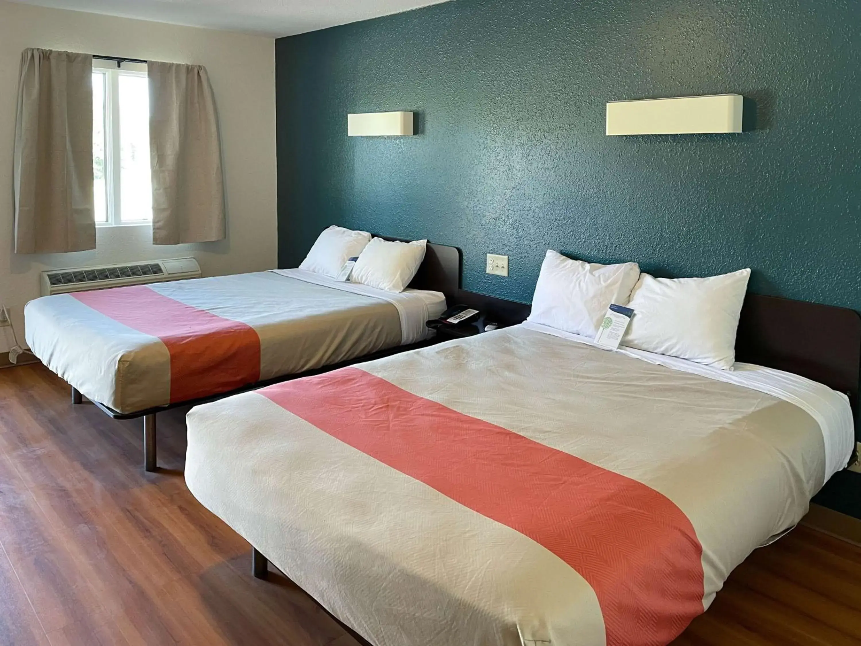 Queen Room with Two Queen Beds - single occupancy - Non-Smoking in Motel 6 Cameron MO Queen Room with Two Queen Beds - single occupancy - Non-Smoking in Motel 6 Cameron MO