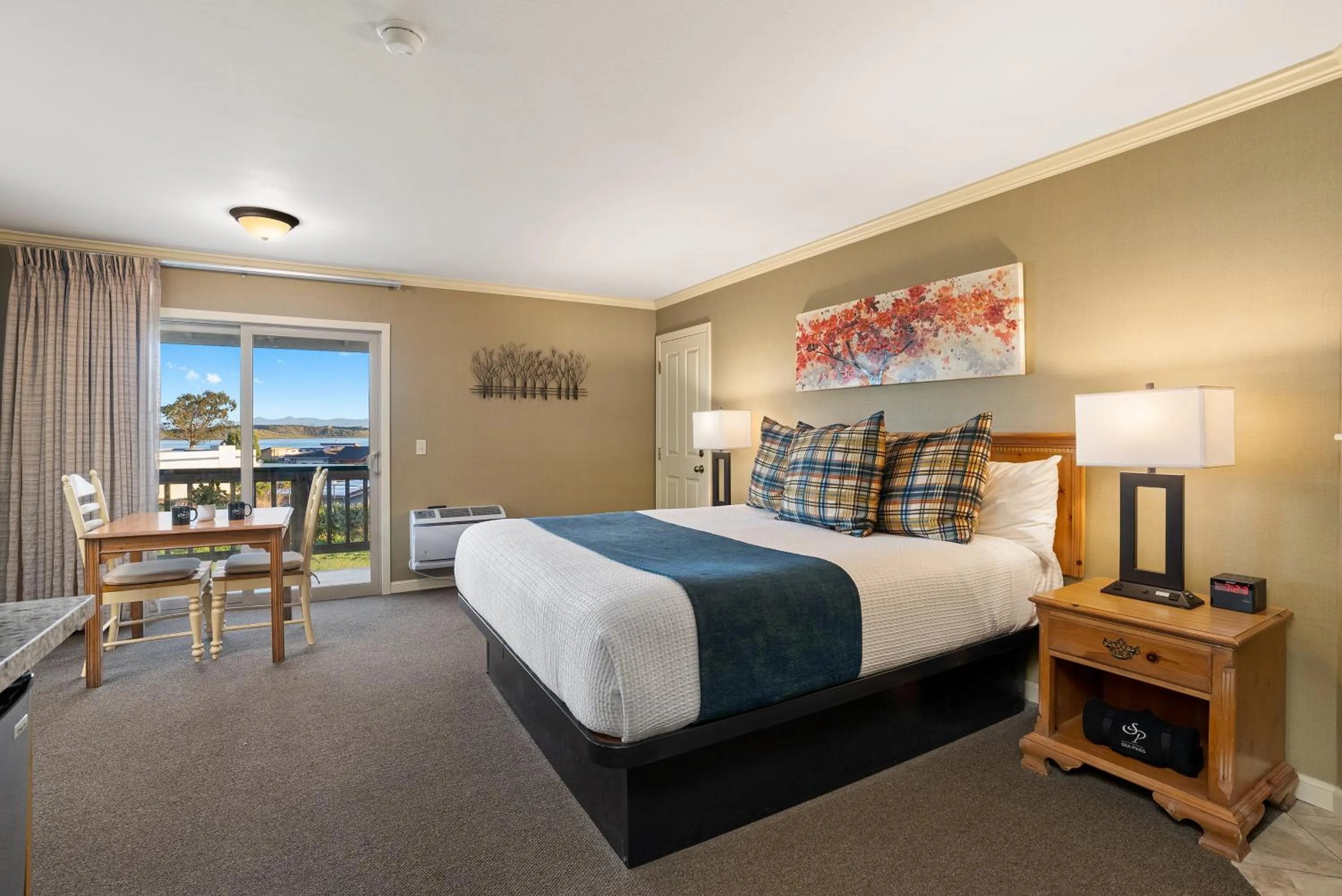 Bed in Sea Pines Golf Resort