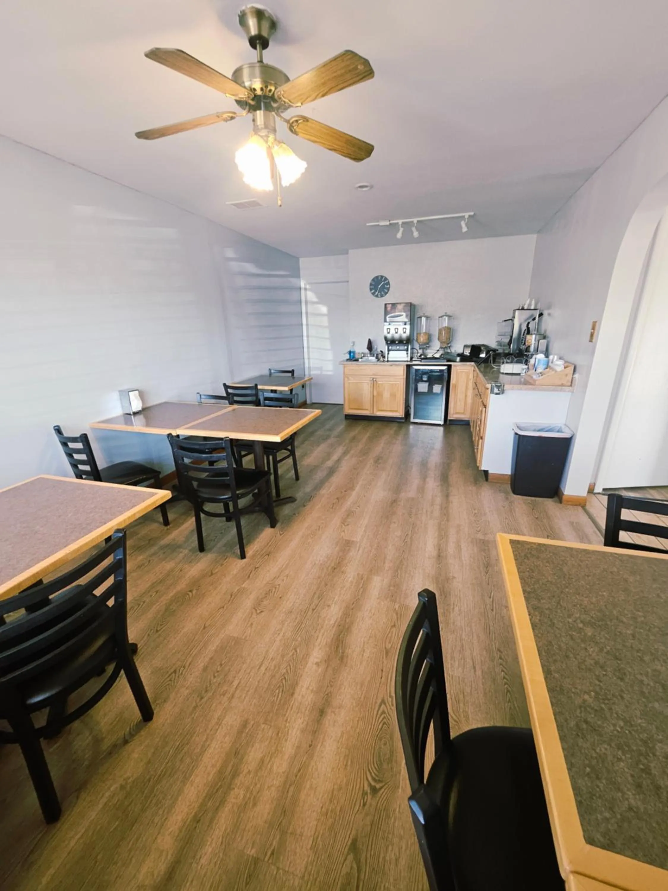 Breakfast in The Budget Inn Express