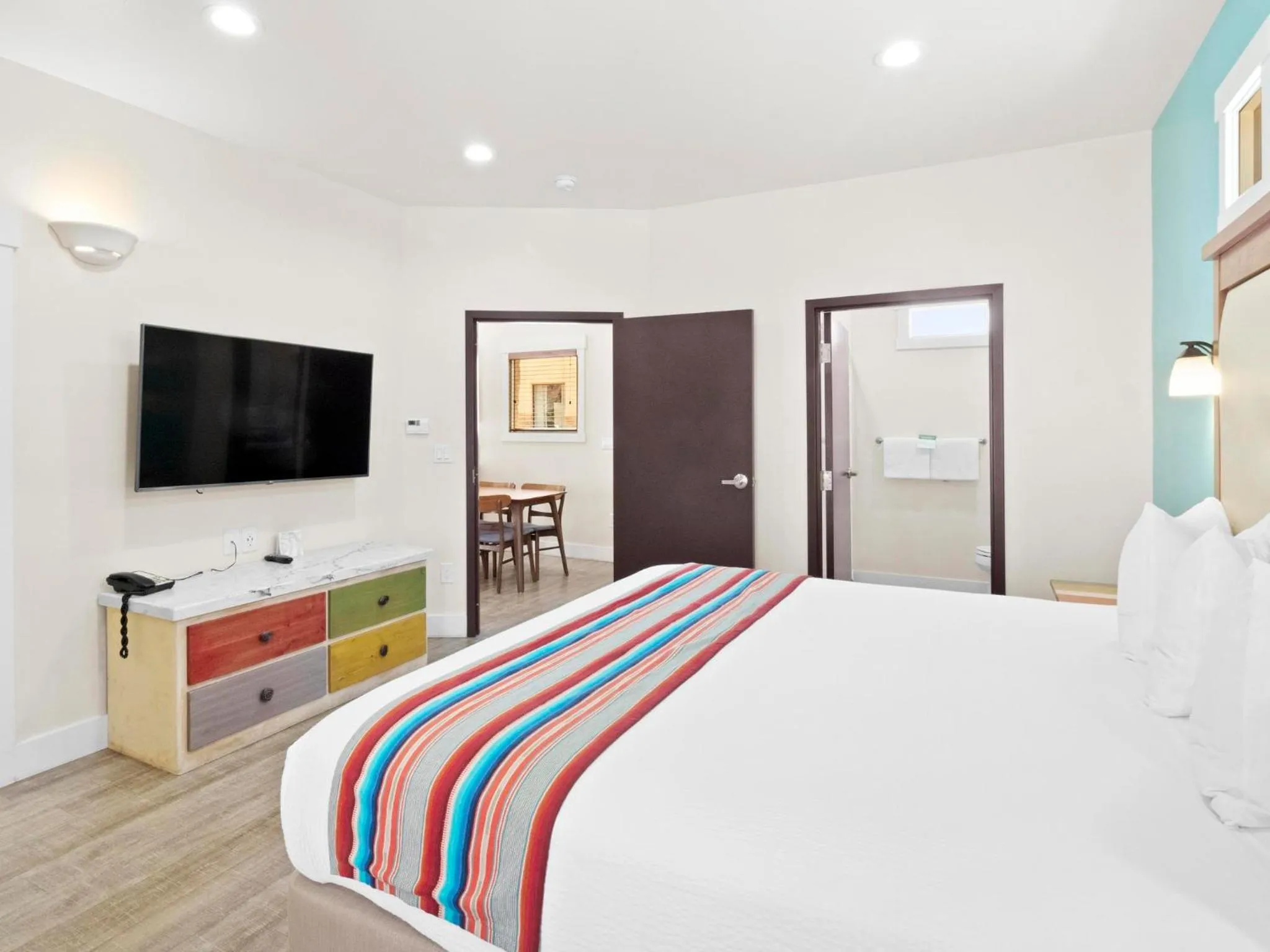 Bedroom, Bed in Bluff Dwellings Resort