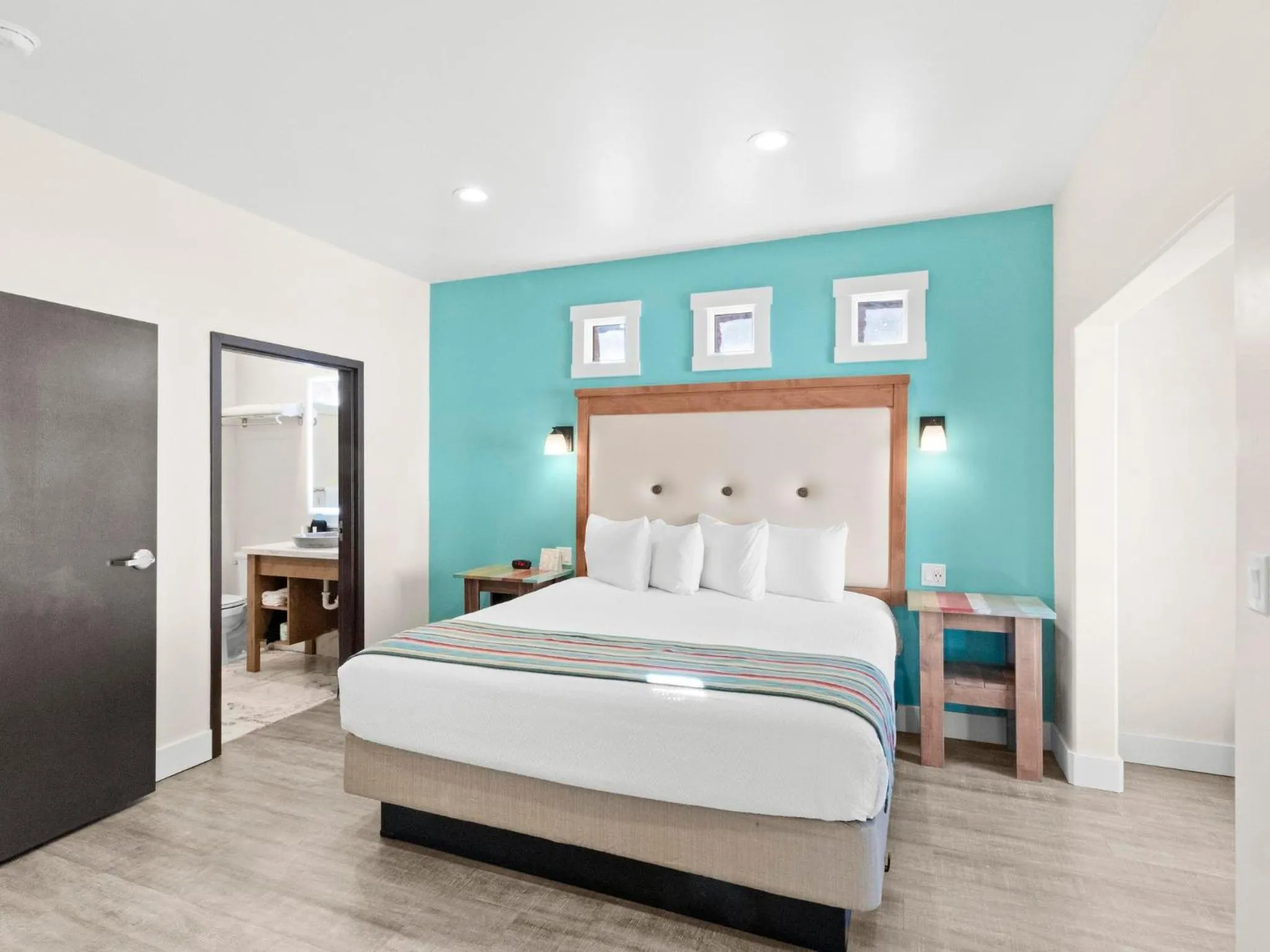 Bedroom, Bed in Bluff Dwellings Resort