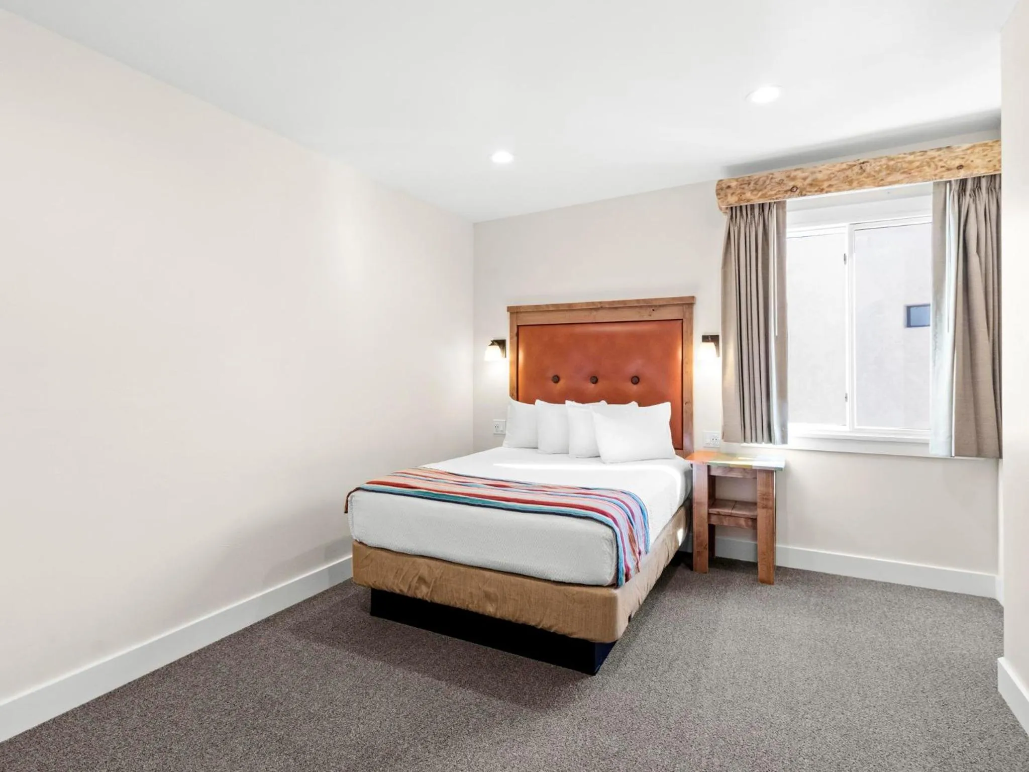 Bedroom, Bed in Bluff Dwellings Resort