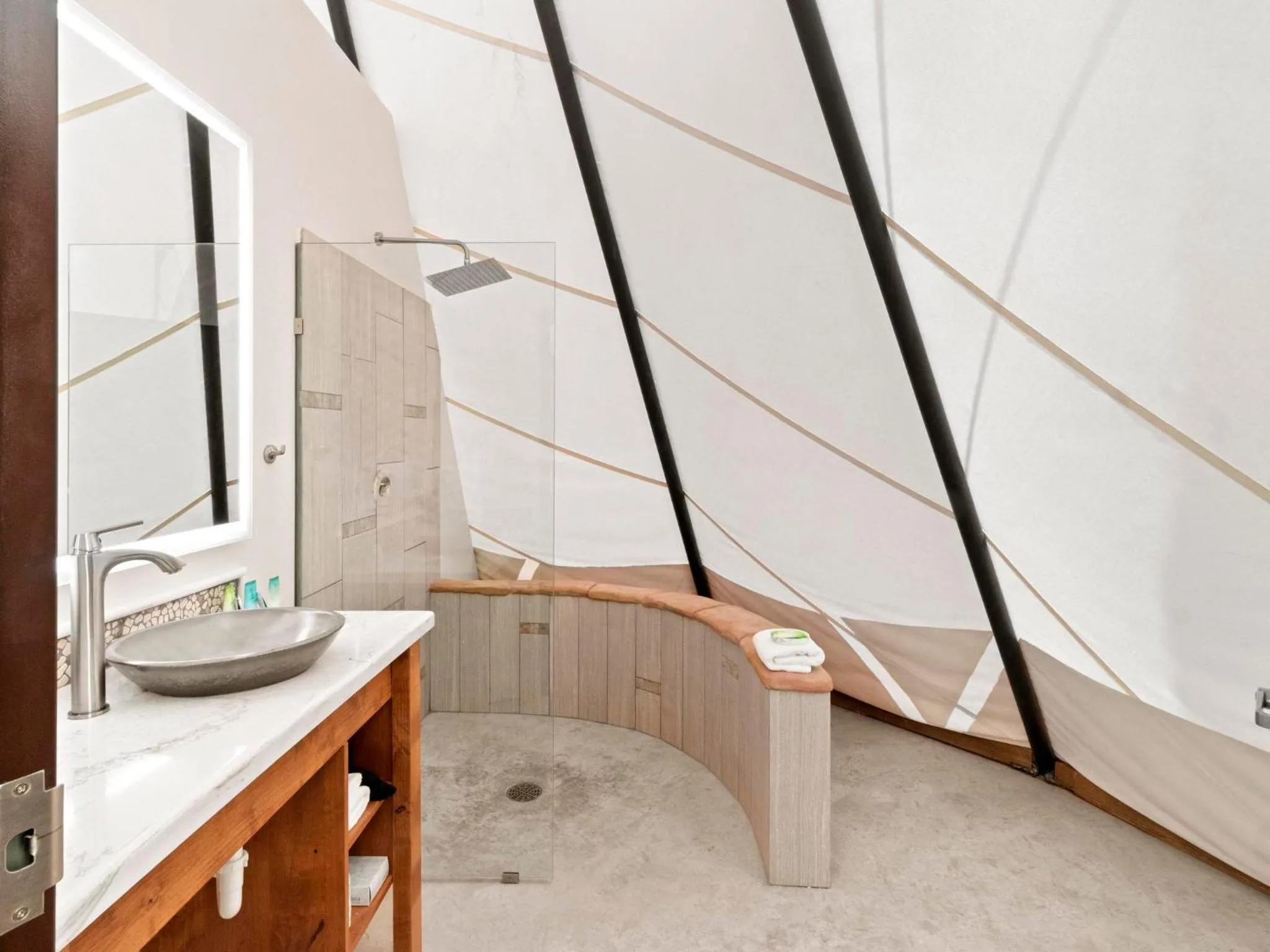 Shower in Bluff Dwellings Resort