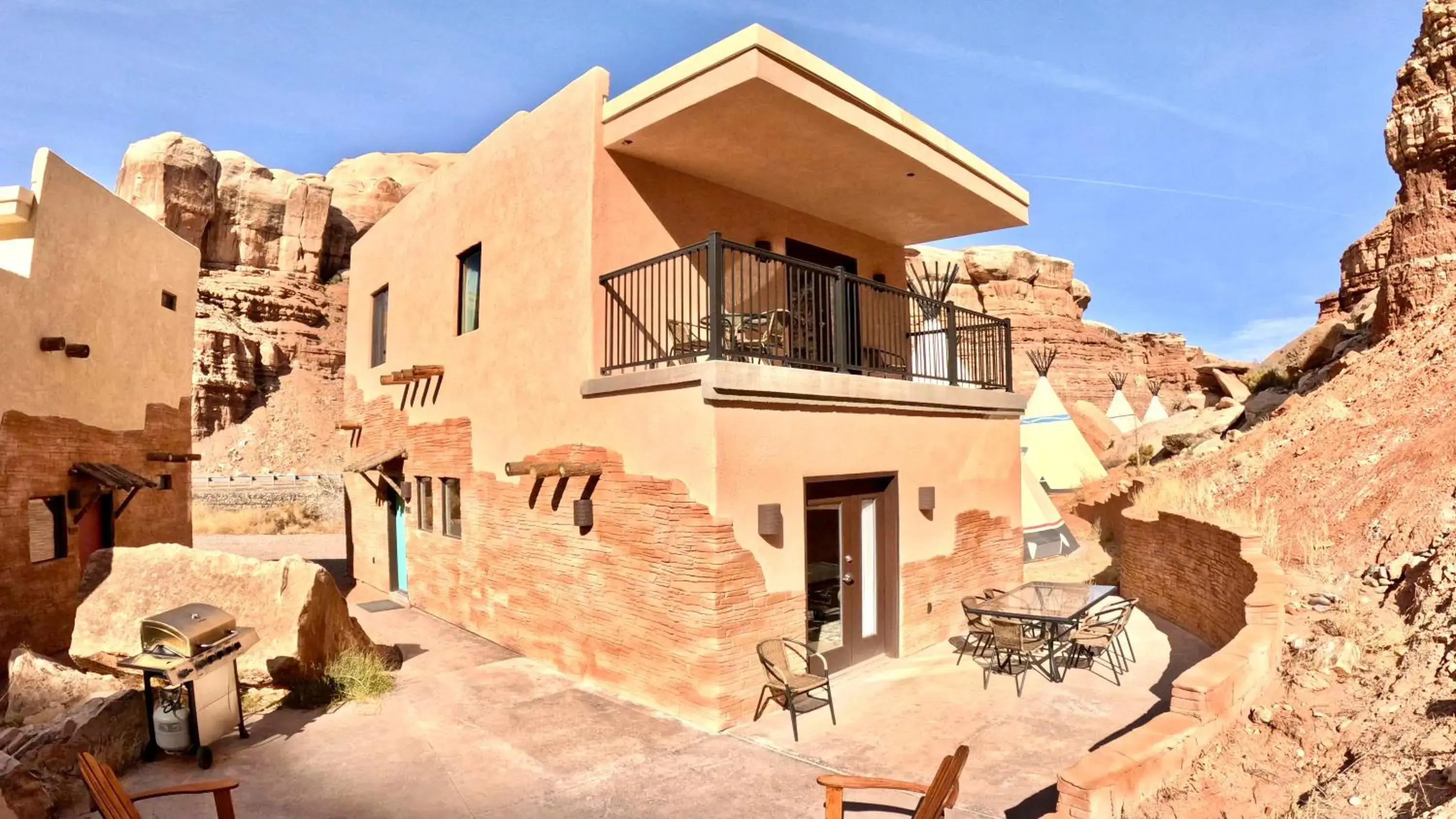 Property building in Bluff Dwellings Resort Property building in Bluff Dwellings Resort