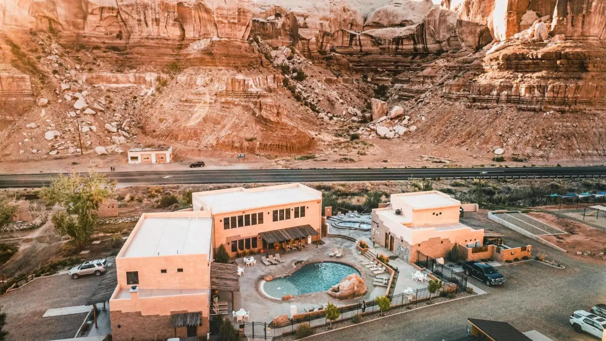 Property building in Bluff Dwellings Resort Property building in Bluff Dwellings Resort