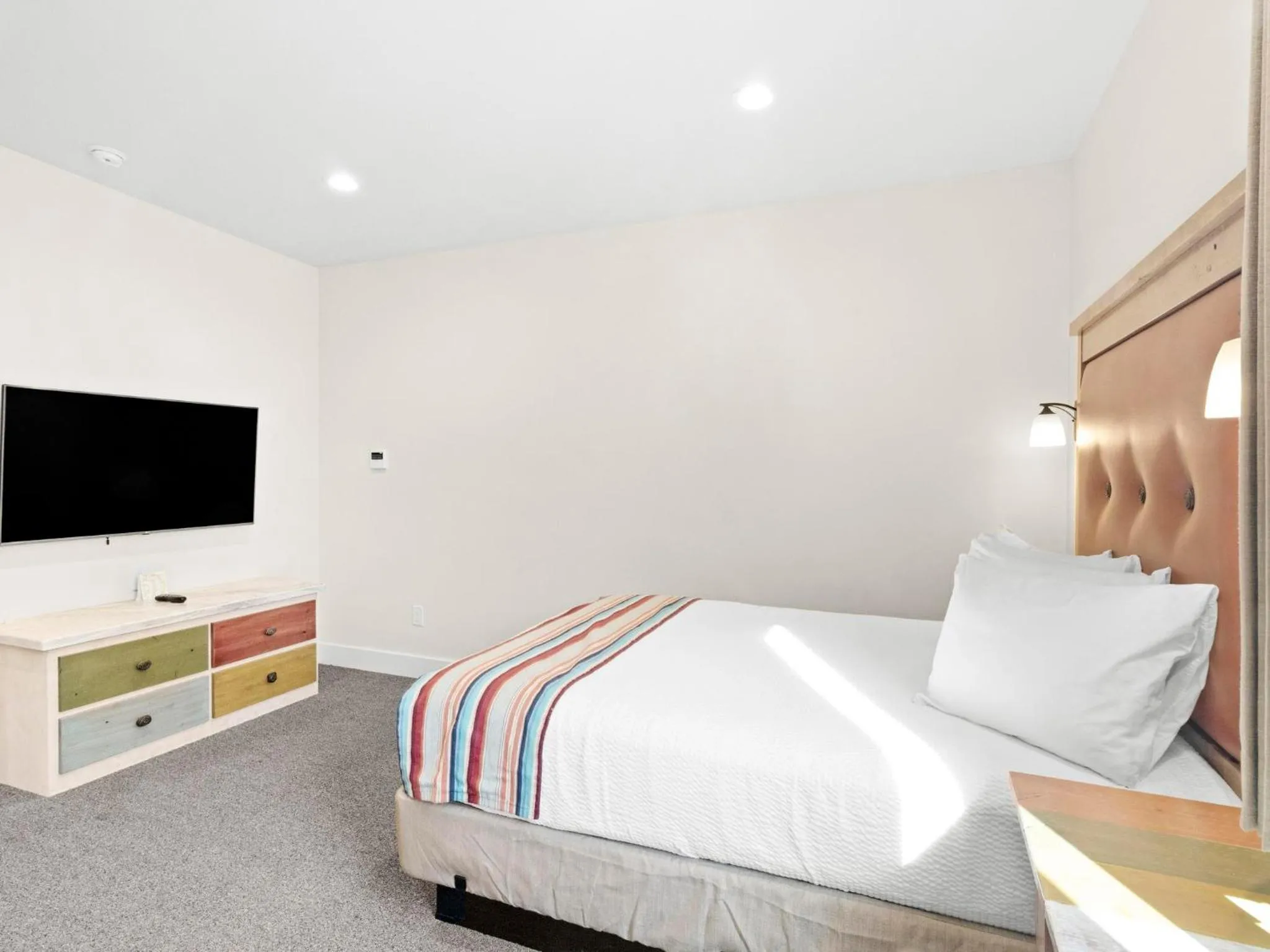 Bedroom, Bed in Bluff Dwellings Resort