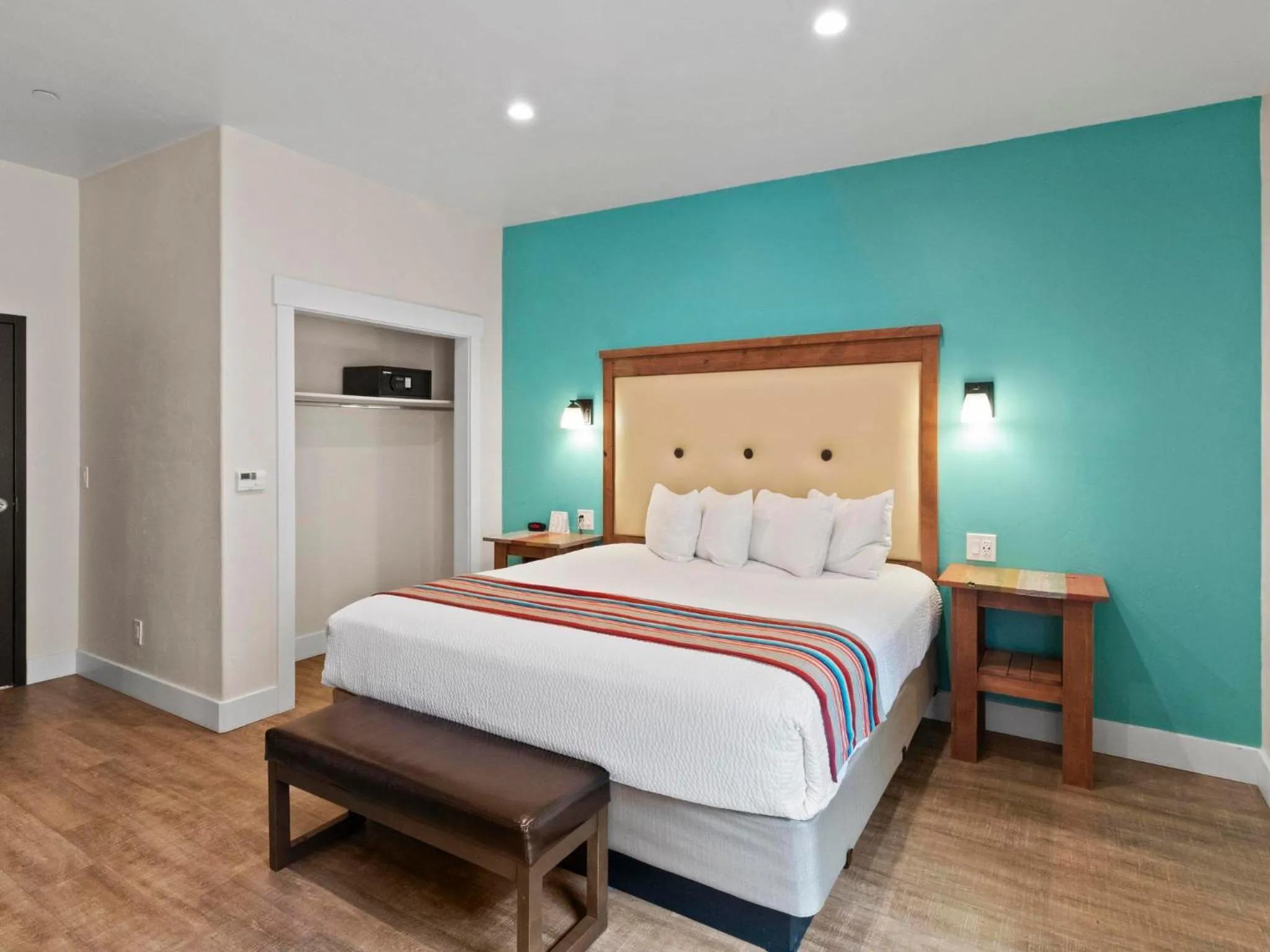 Bedroom, Bed in Bluff Dwellings Resort