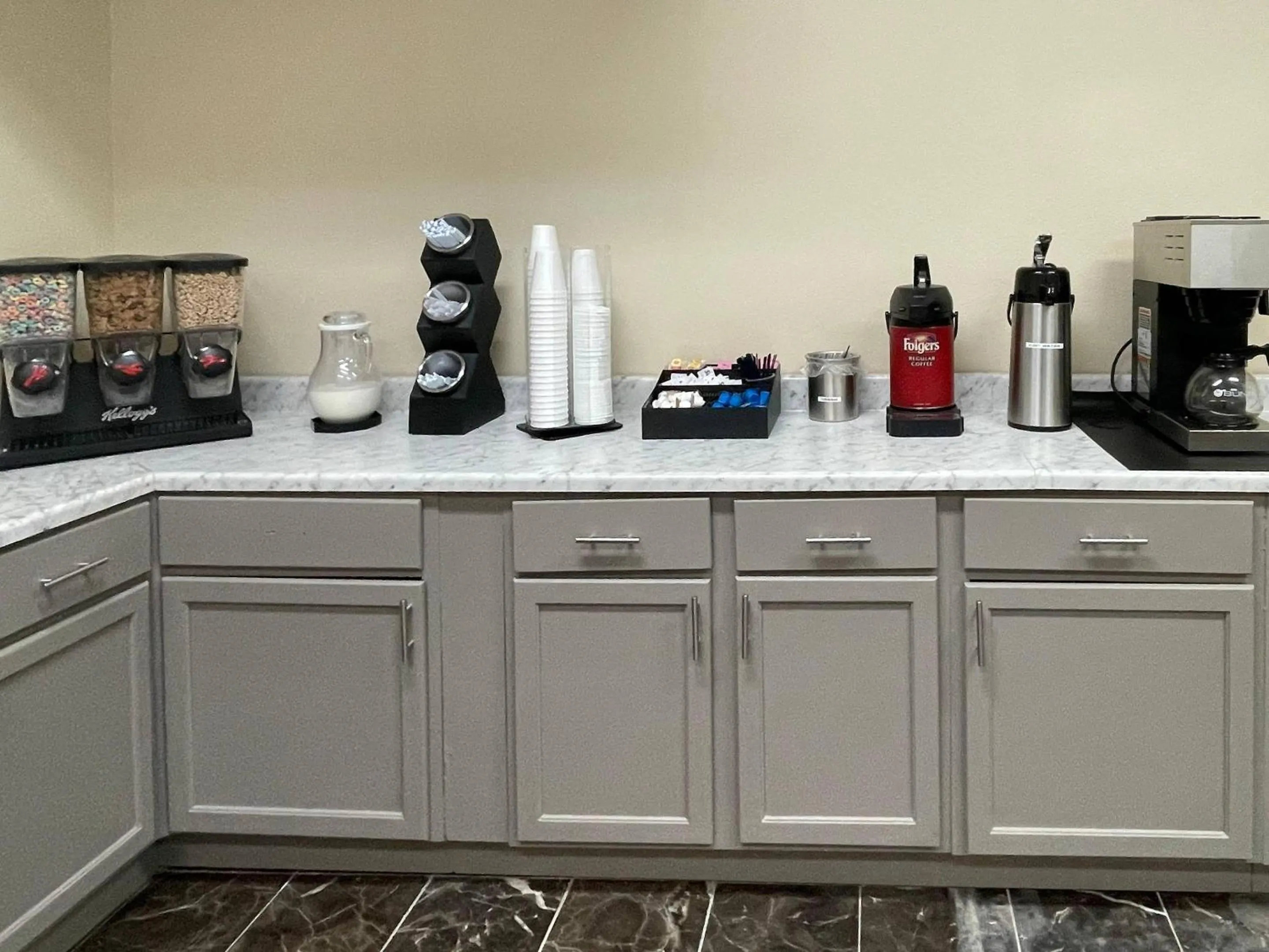 Breakfast in Econo Lodge Inn & Suites Sweetwater I-20