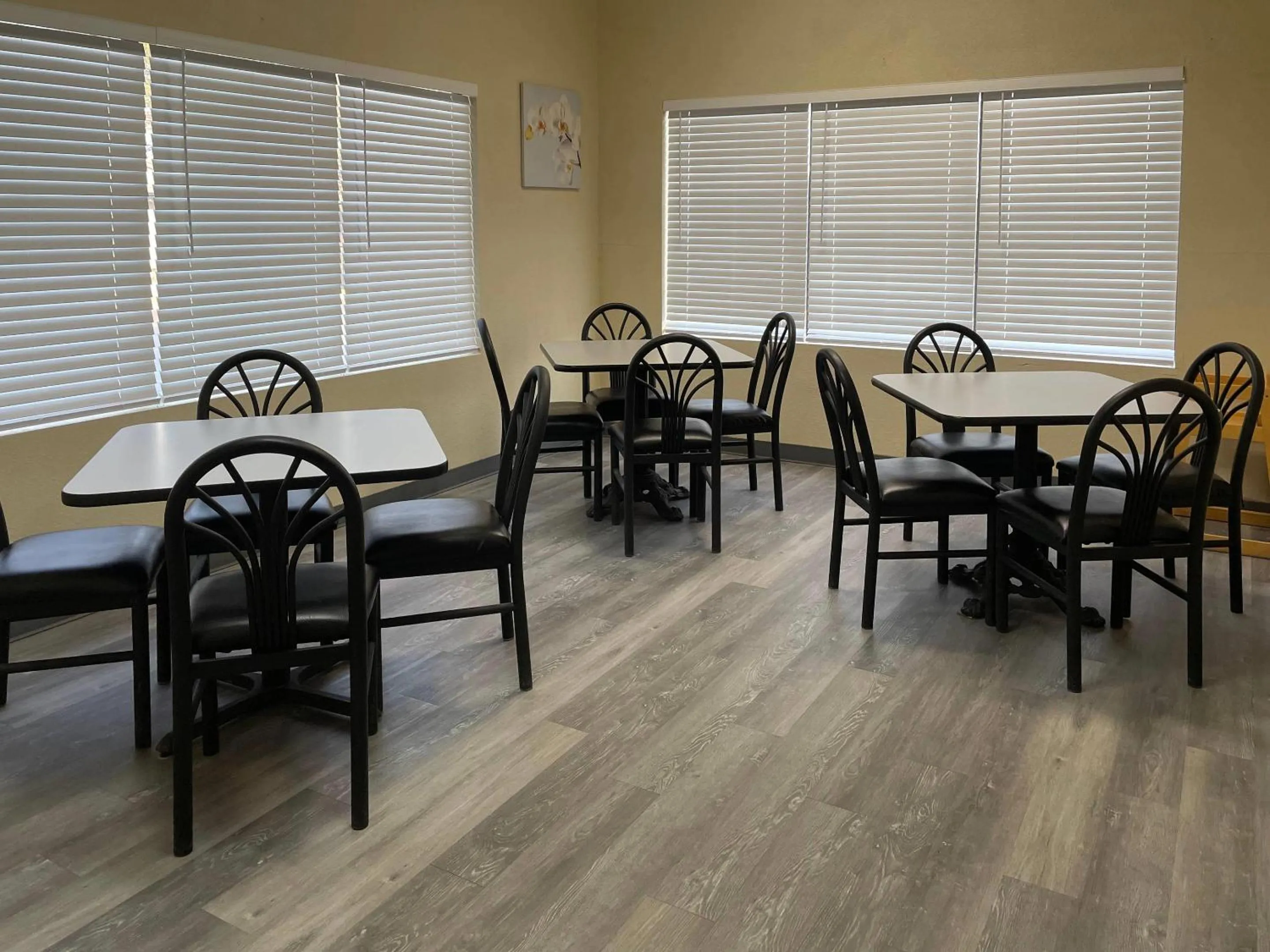 Breakfast in Econo Lodge Inn & Suites Sweetwater I-20