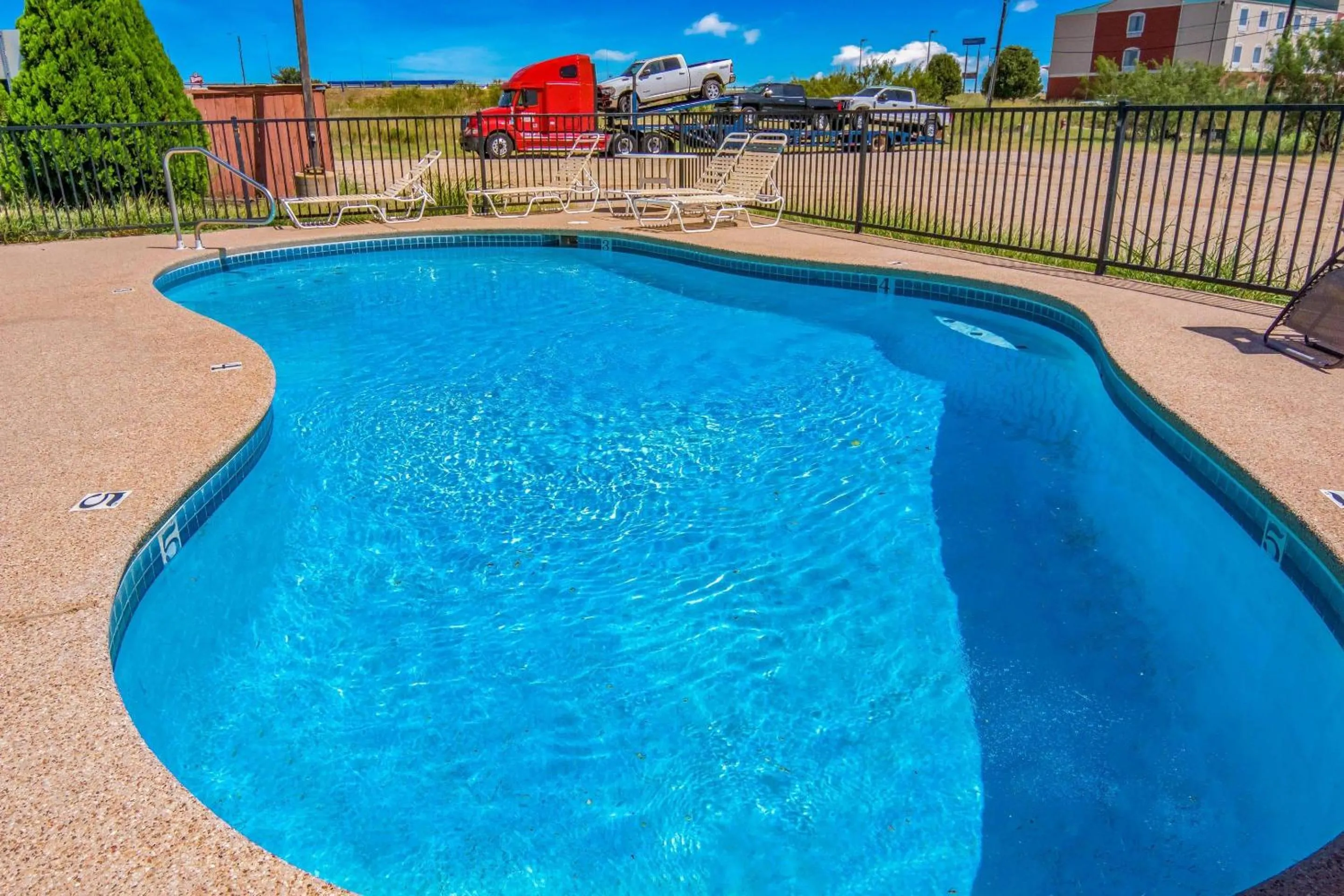 Swimming pool in Econo Lodge Inn & Suites Sweetwater I-20
