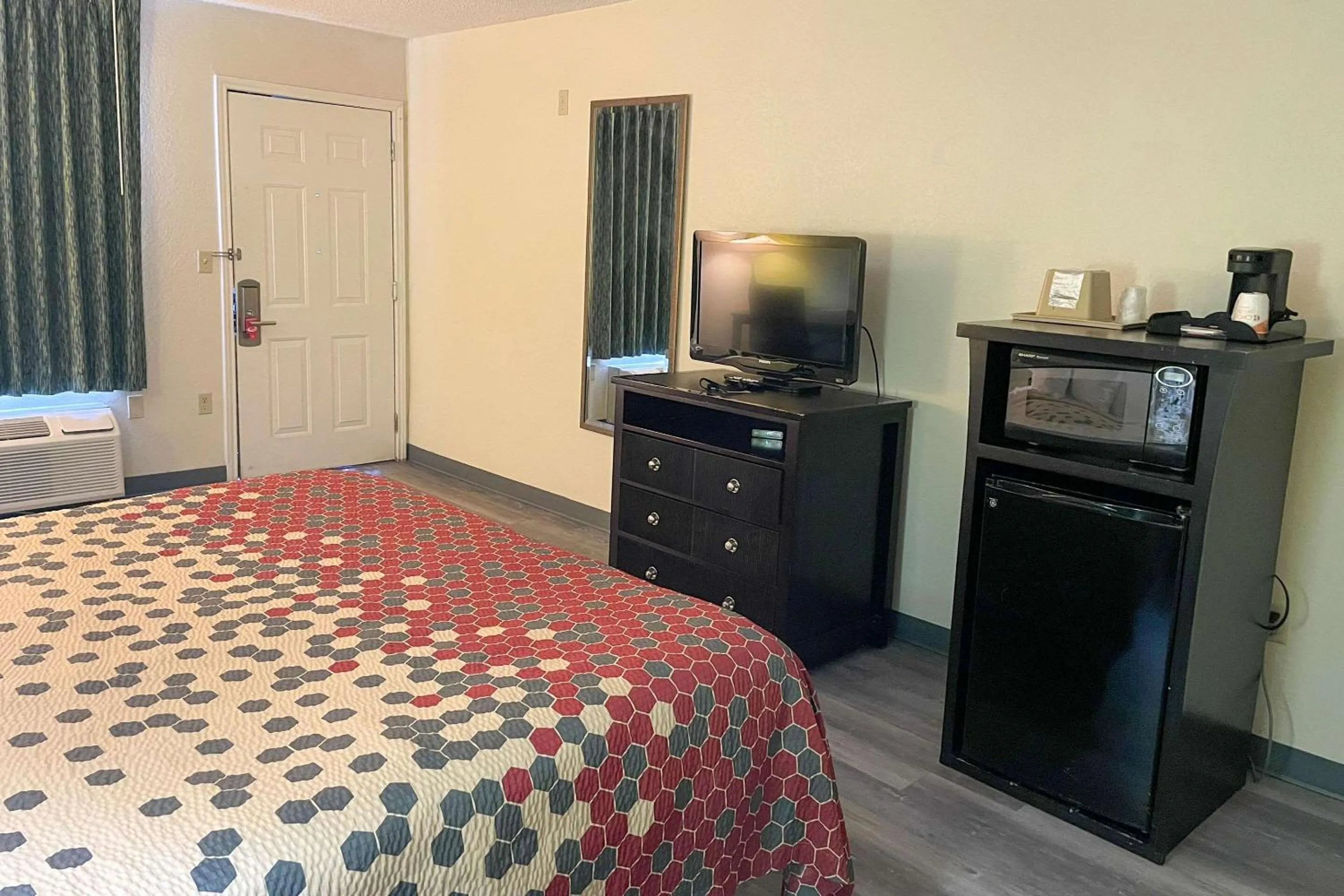 Bedroom, Bed in Econo Lodge Inn & Suites Sweetwater I-20