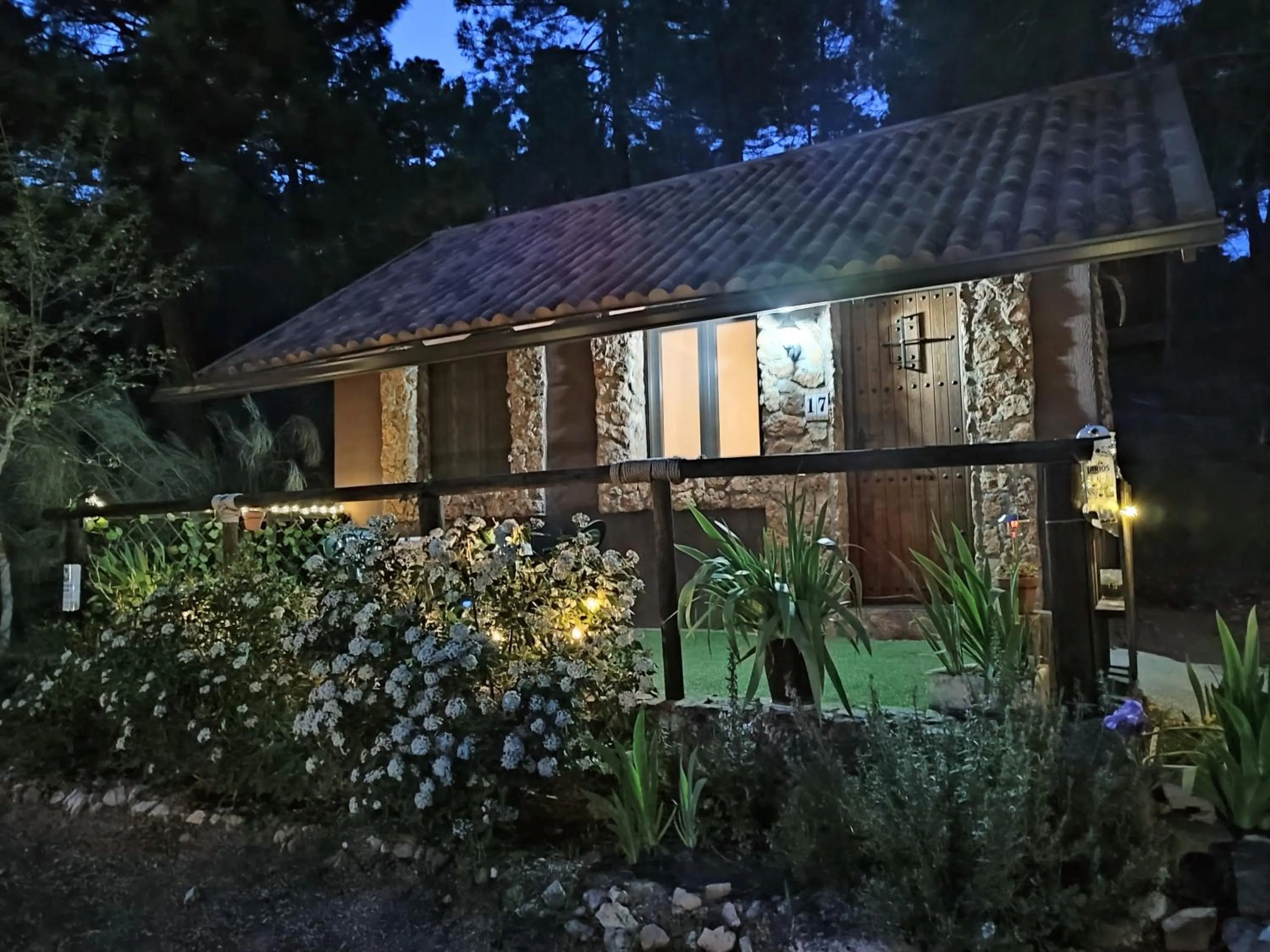 Property building in La cabaña del lago en ZAFIRO LAGUNAZO Parque Natural del Río Mundo