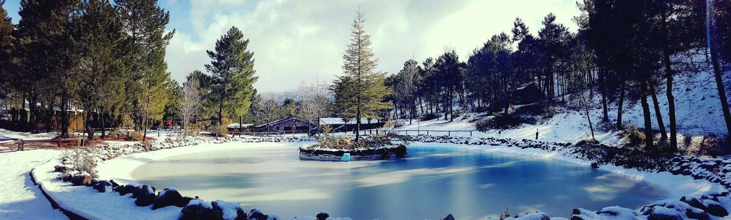 La cabaña del lago en ZAFIRO LAGUNAZO Parque Natural del Río Mundo