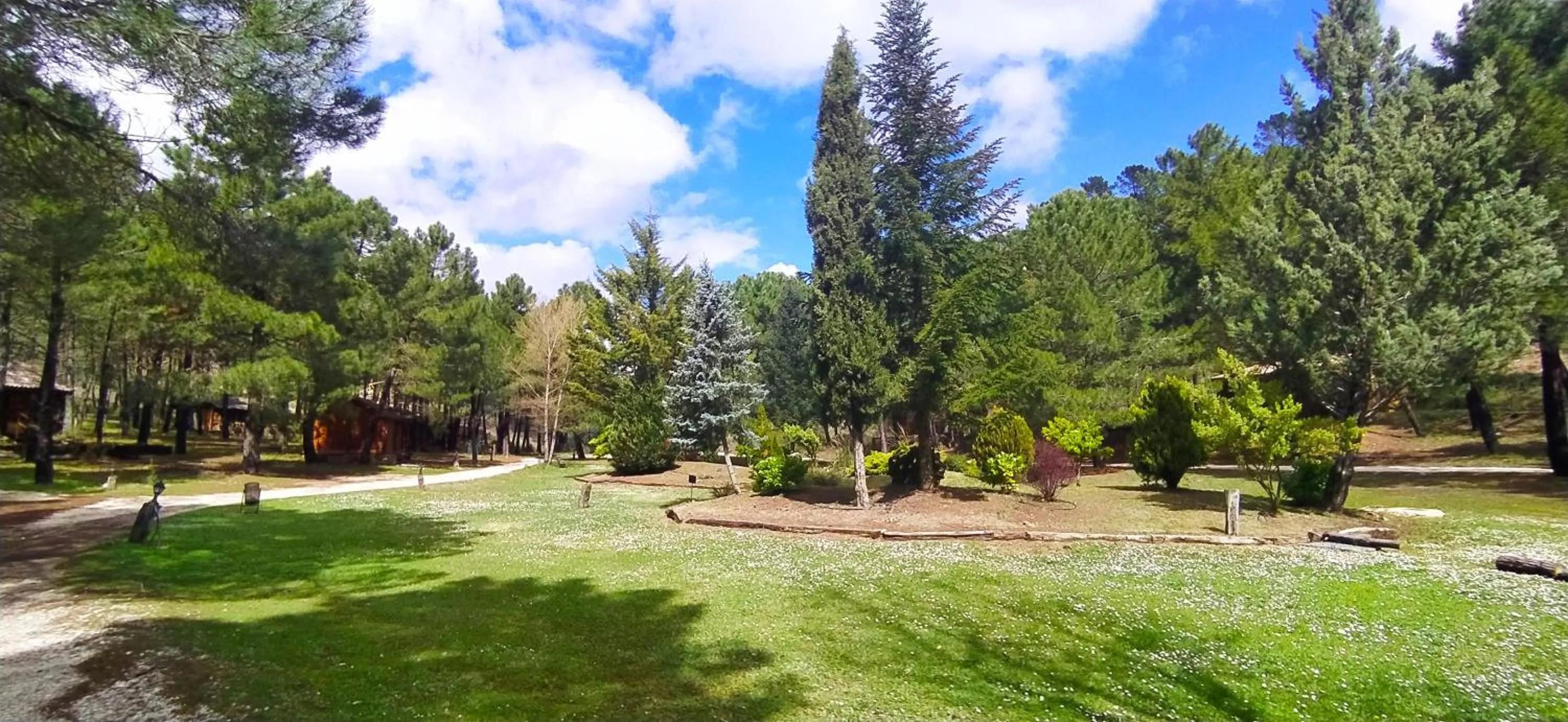 La cabaña del lago en ZAFIRO LAGUNAZO Parque Natural del Río Mundo