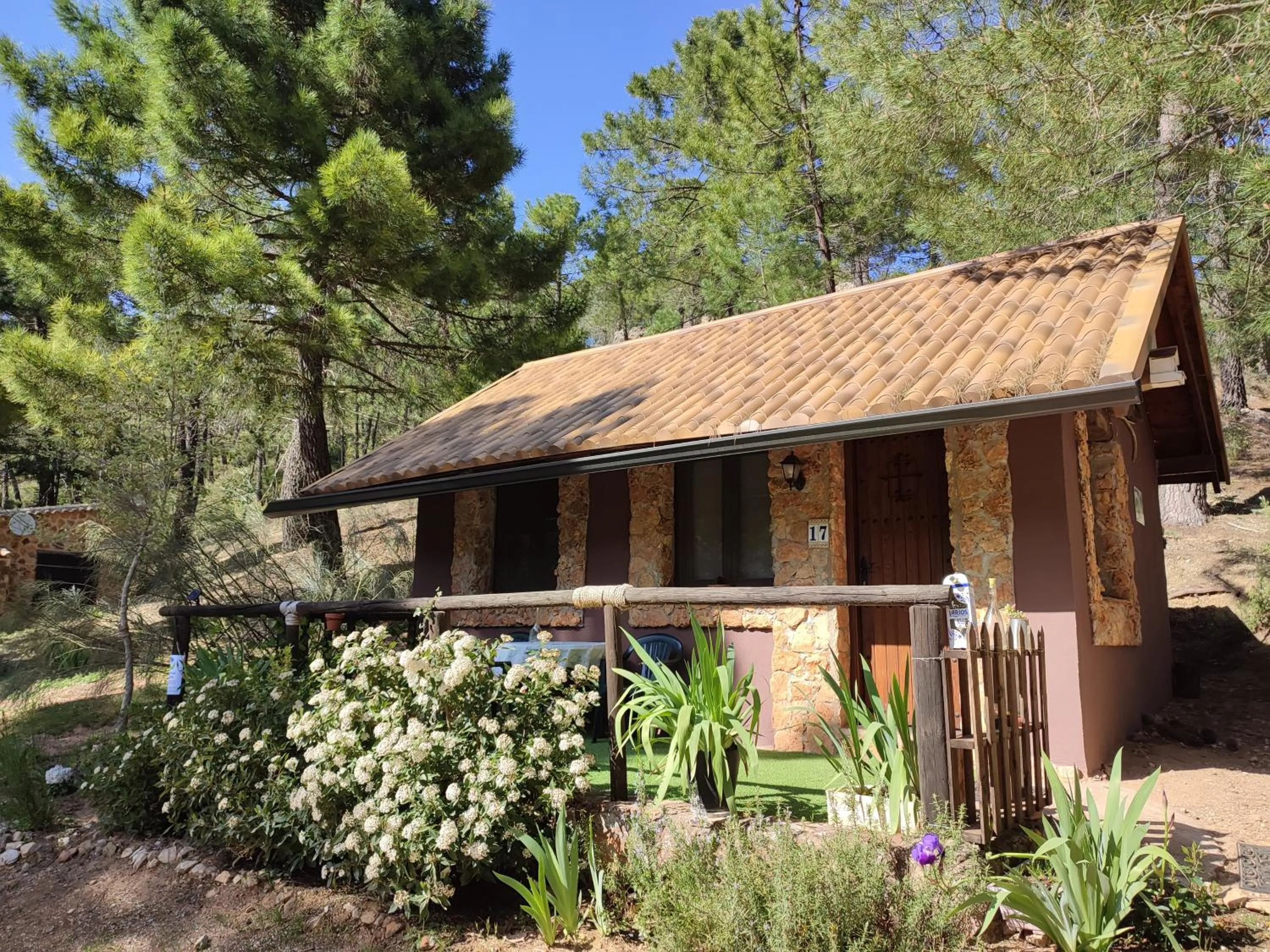 Property building in La cabaña del lago en ZAFIRO LAGUNAZO Parque Natural del Río Mundo