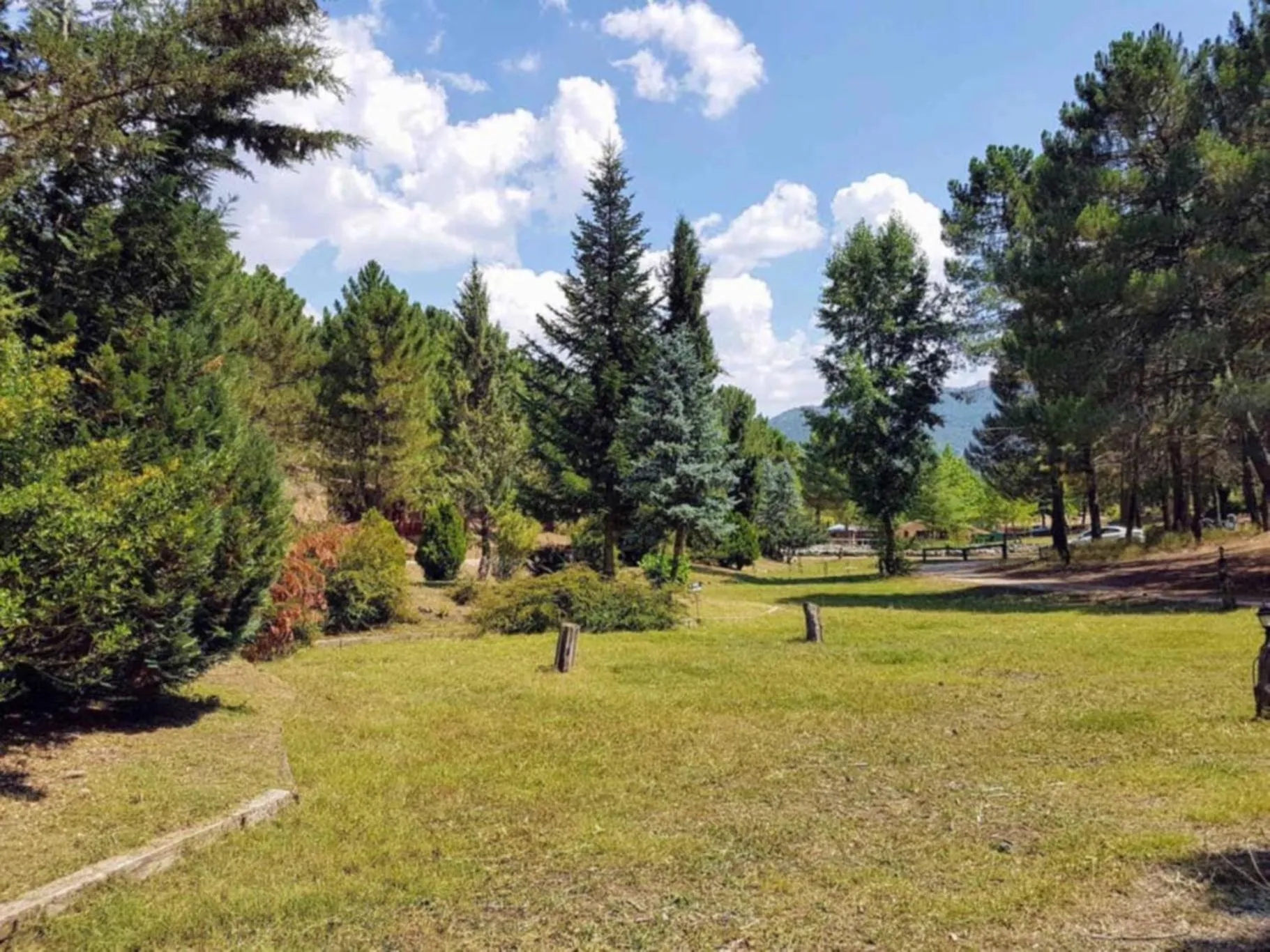 Garden in La cabaña del lago en ZAFIRO LAGUNAZO Parque Natural del Río Mundo