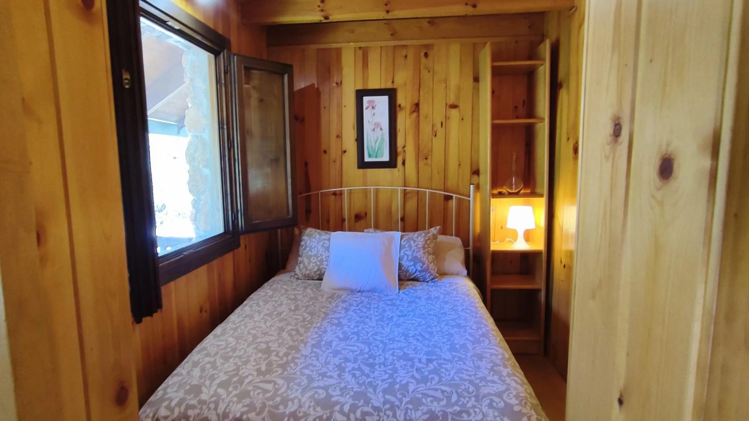 Bedroom, Bed in La cabaña del lago en ZAFIRO LAGUNAZO Parque Natural del Río Mundo