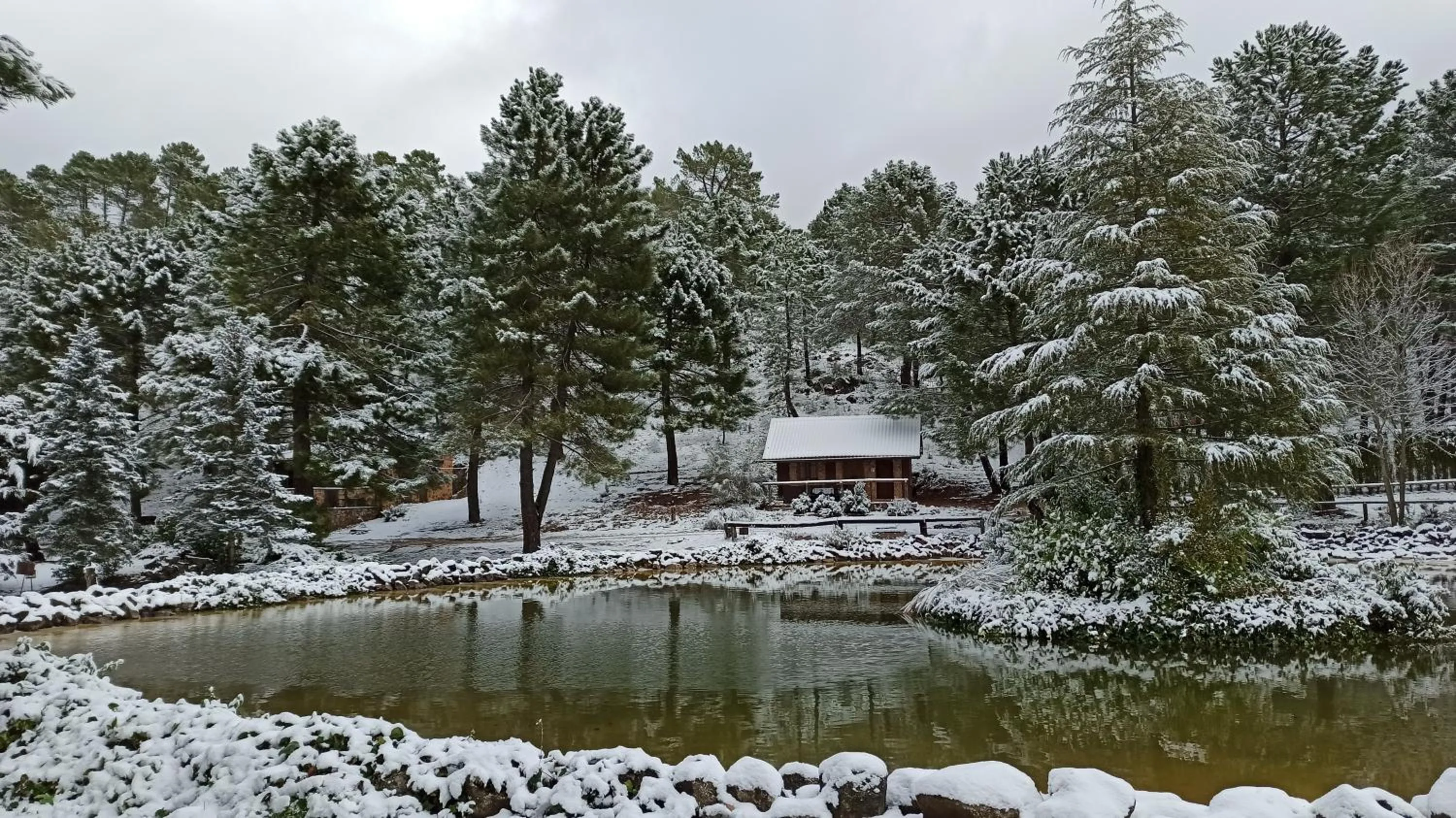La cabaña del lago en ZAFIRO LAGUNAZO Parque Natural del Río Mundo