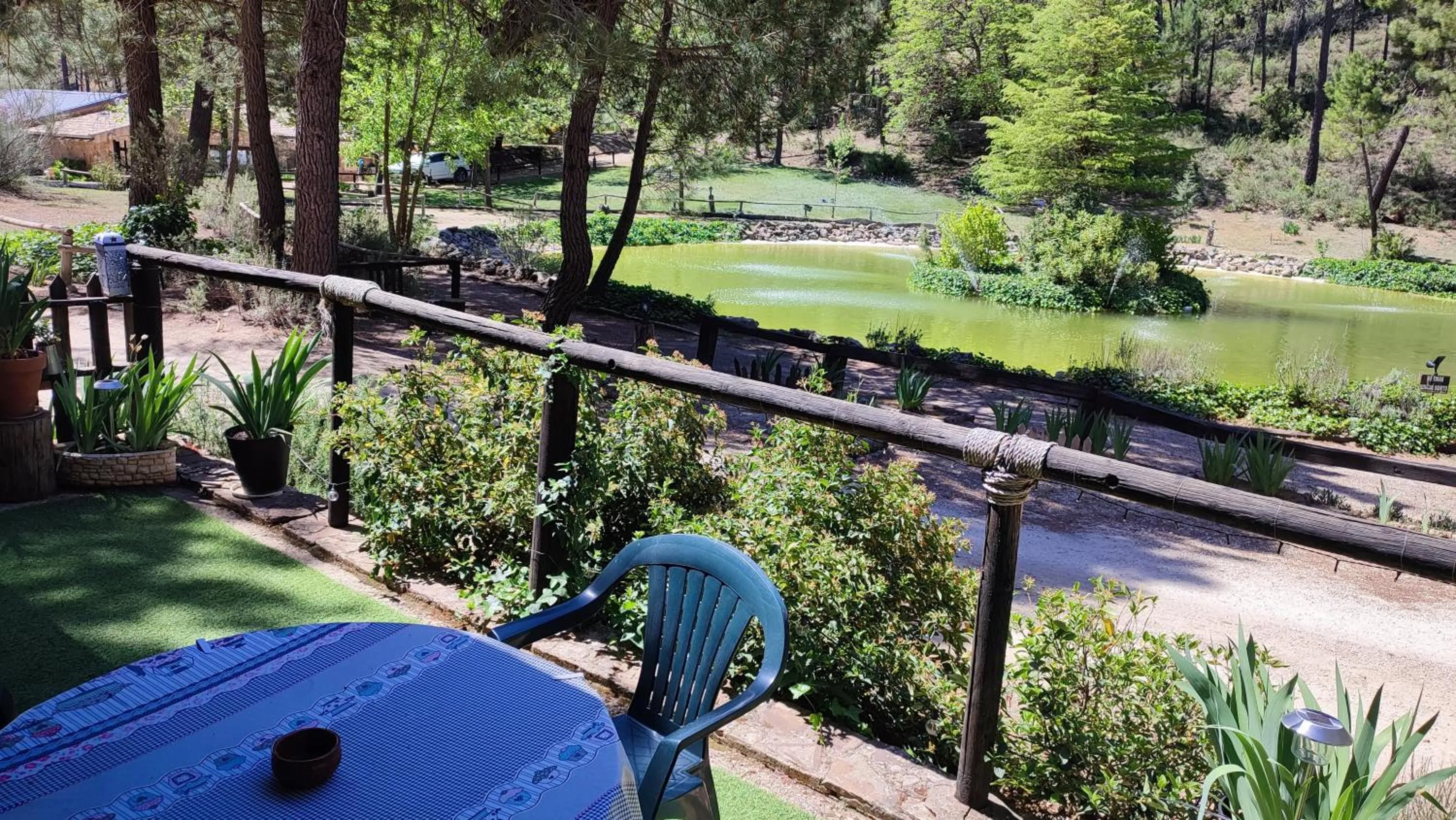 La cabaña del lago en ZAFIRO LAGUNAZO Parque Natural del Río Mundo