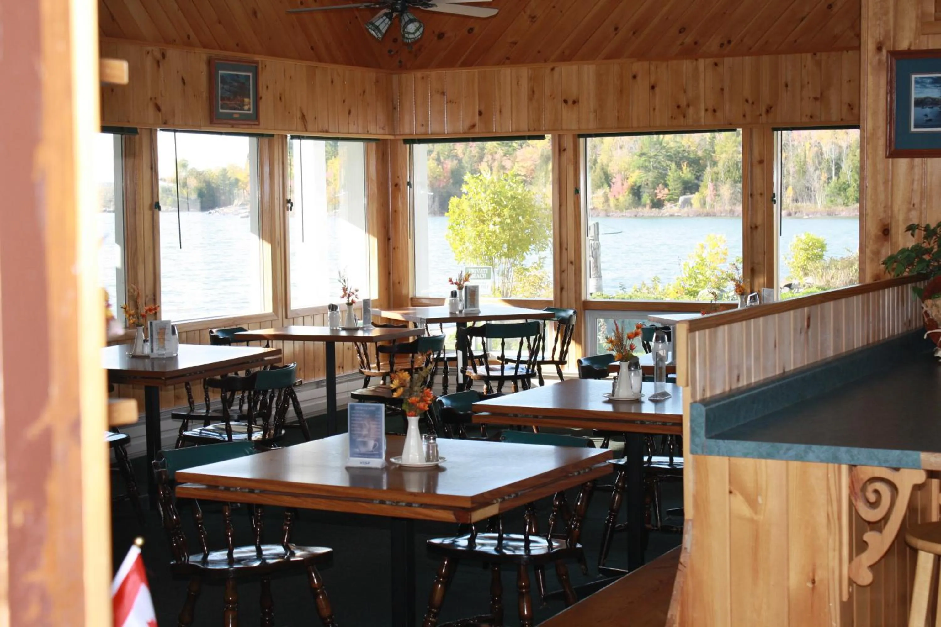 Property building in Carolyn Beach Inn
