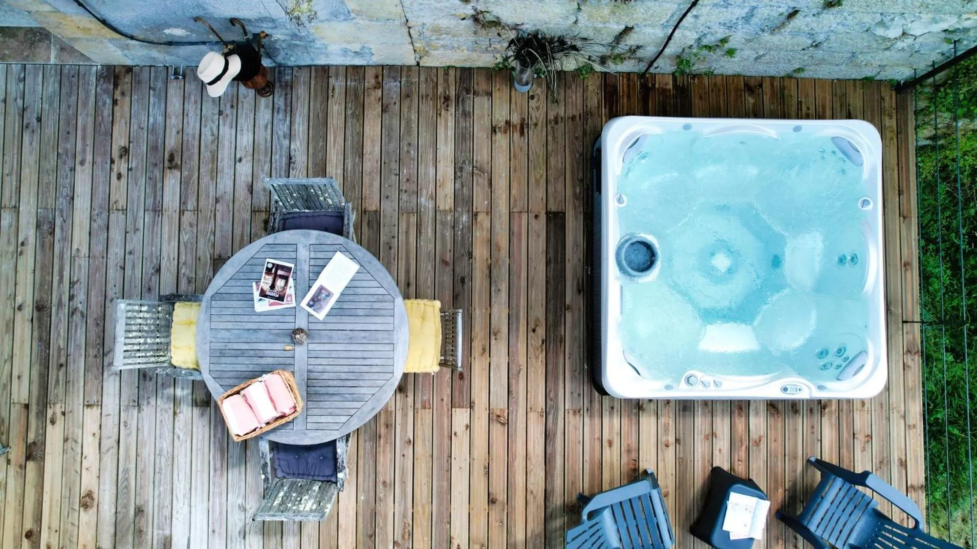 Hot Tub in Château de Valette