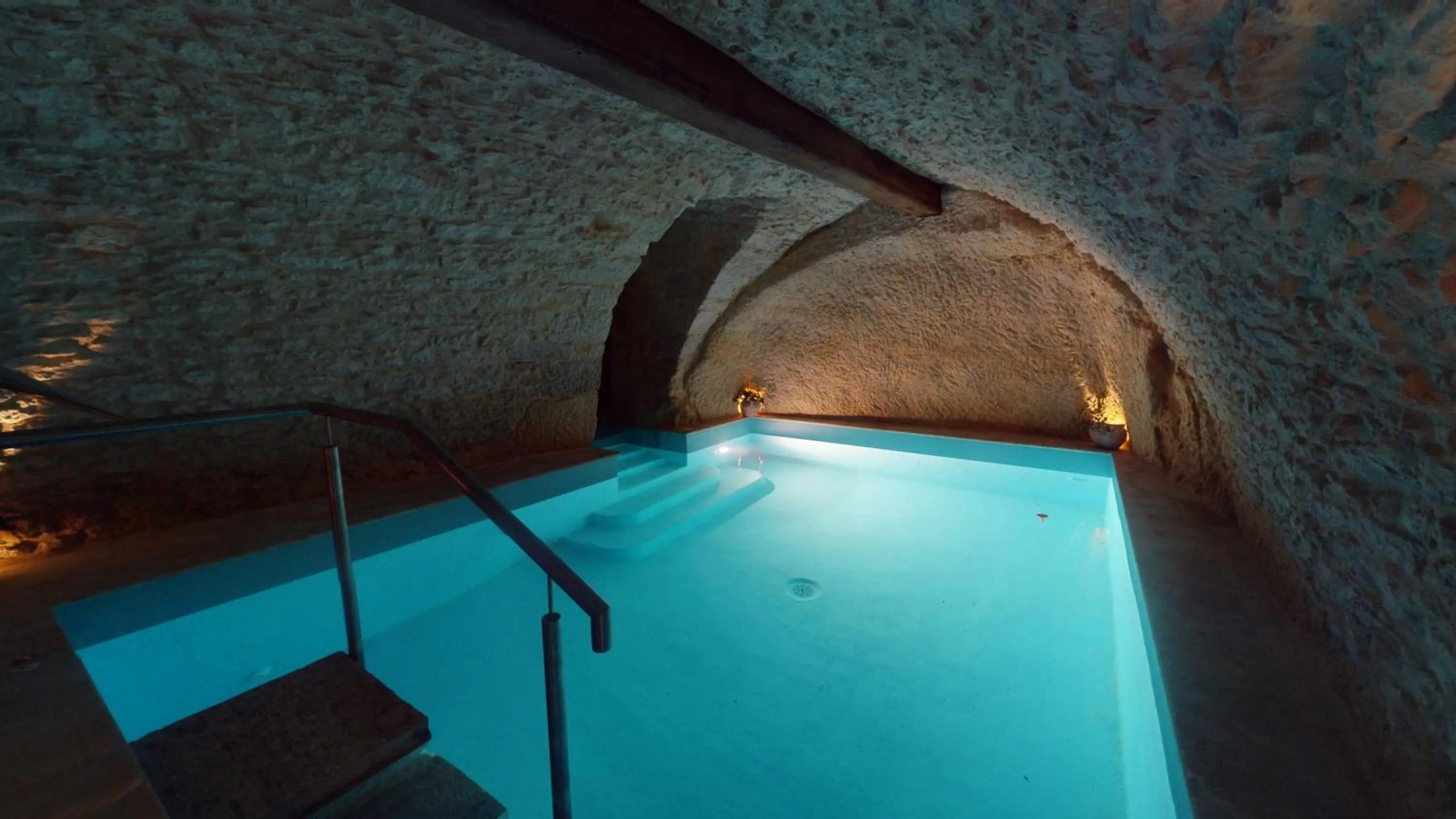 Swimming pool in Château de Valette