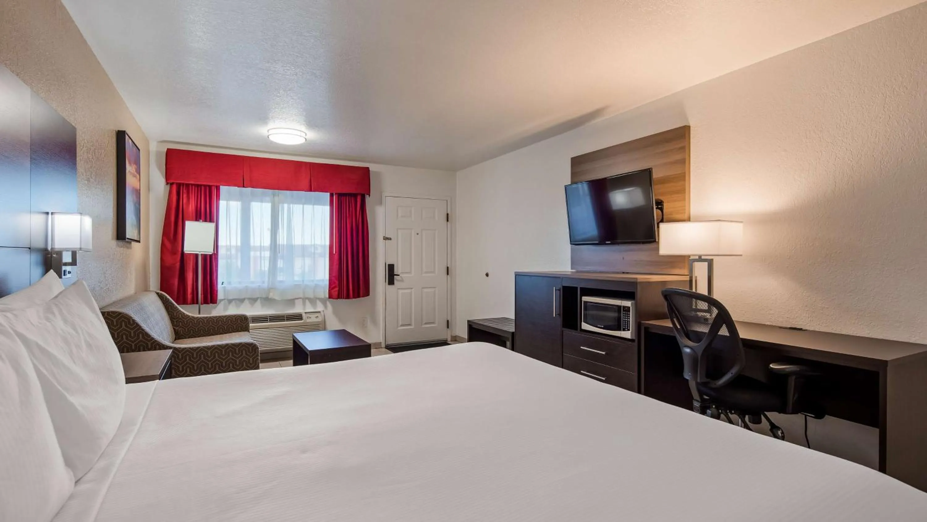 Photo of the whole room, Bed in Best Western Santa Rosa Inn