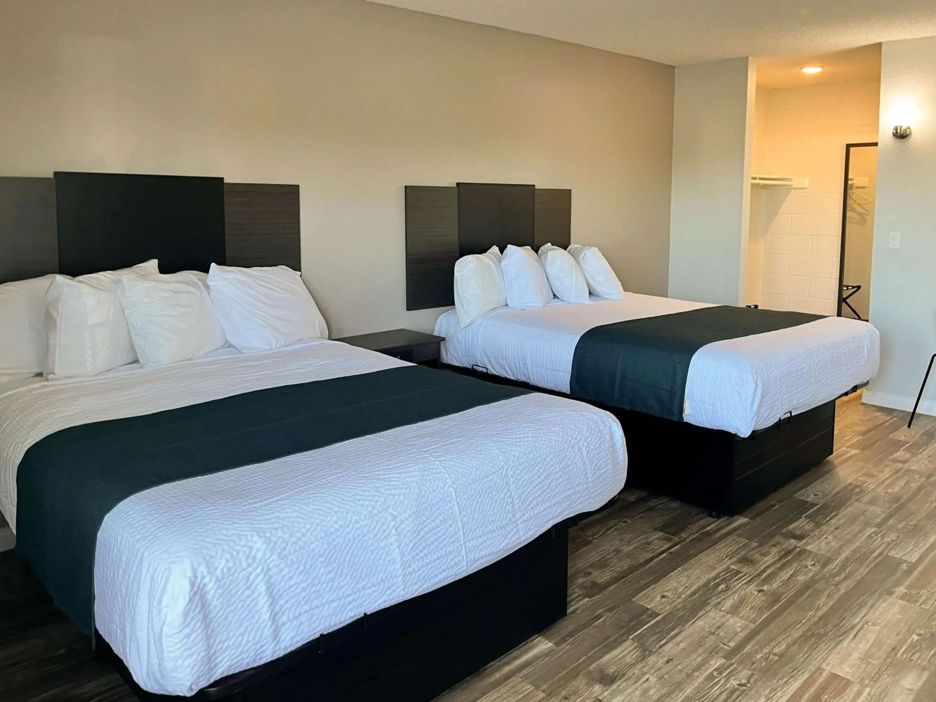Bedroom, Bed in Motel 6 Las Vegas NV Downtown Fremont St