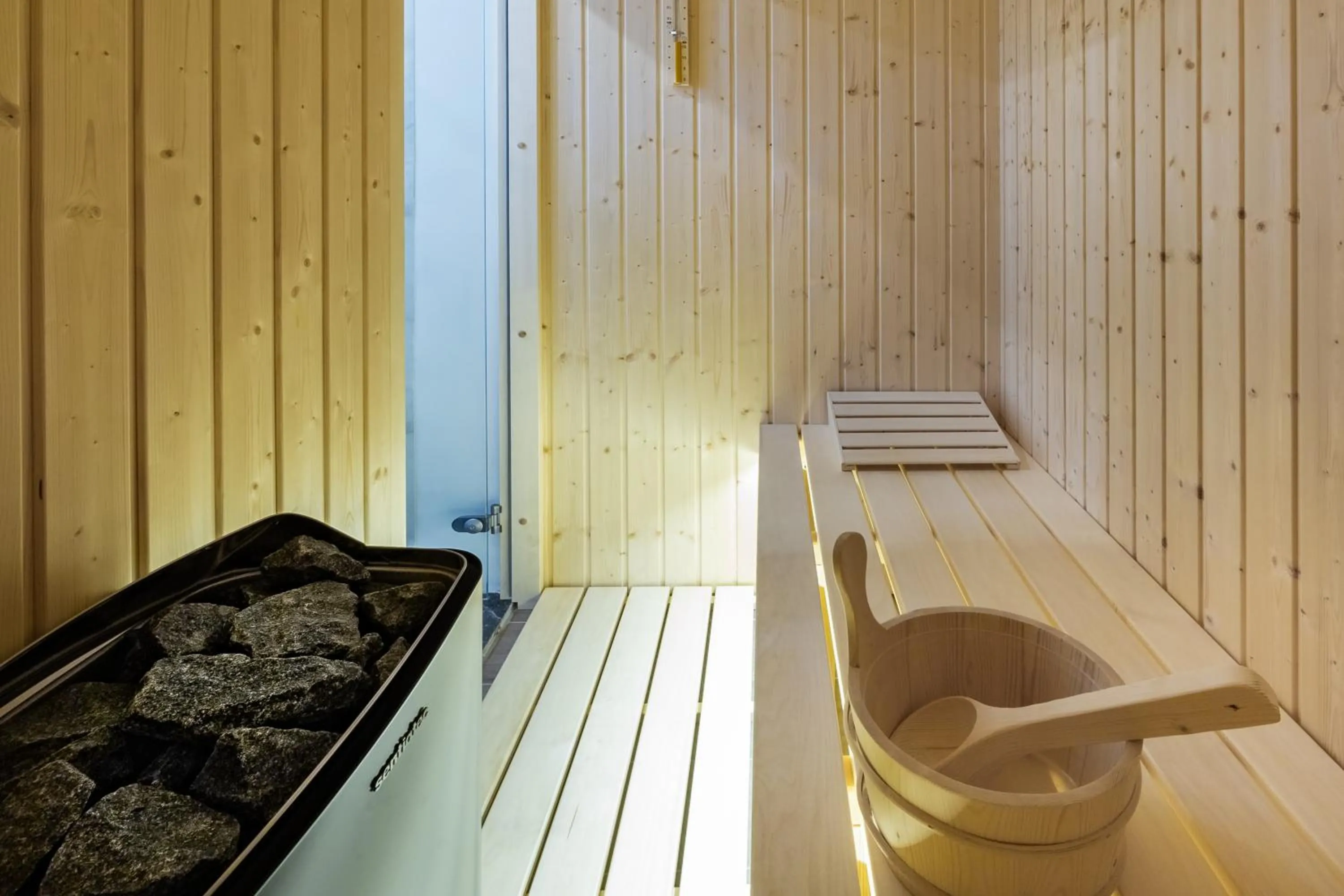 Downtown Marcius Luxury Apartment with Jacuzzi & Sauna