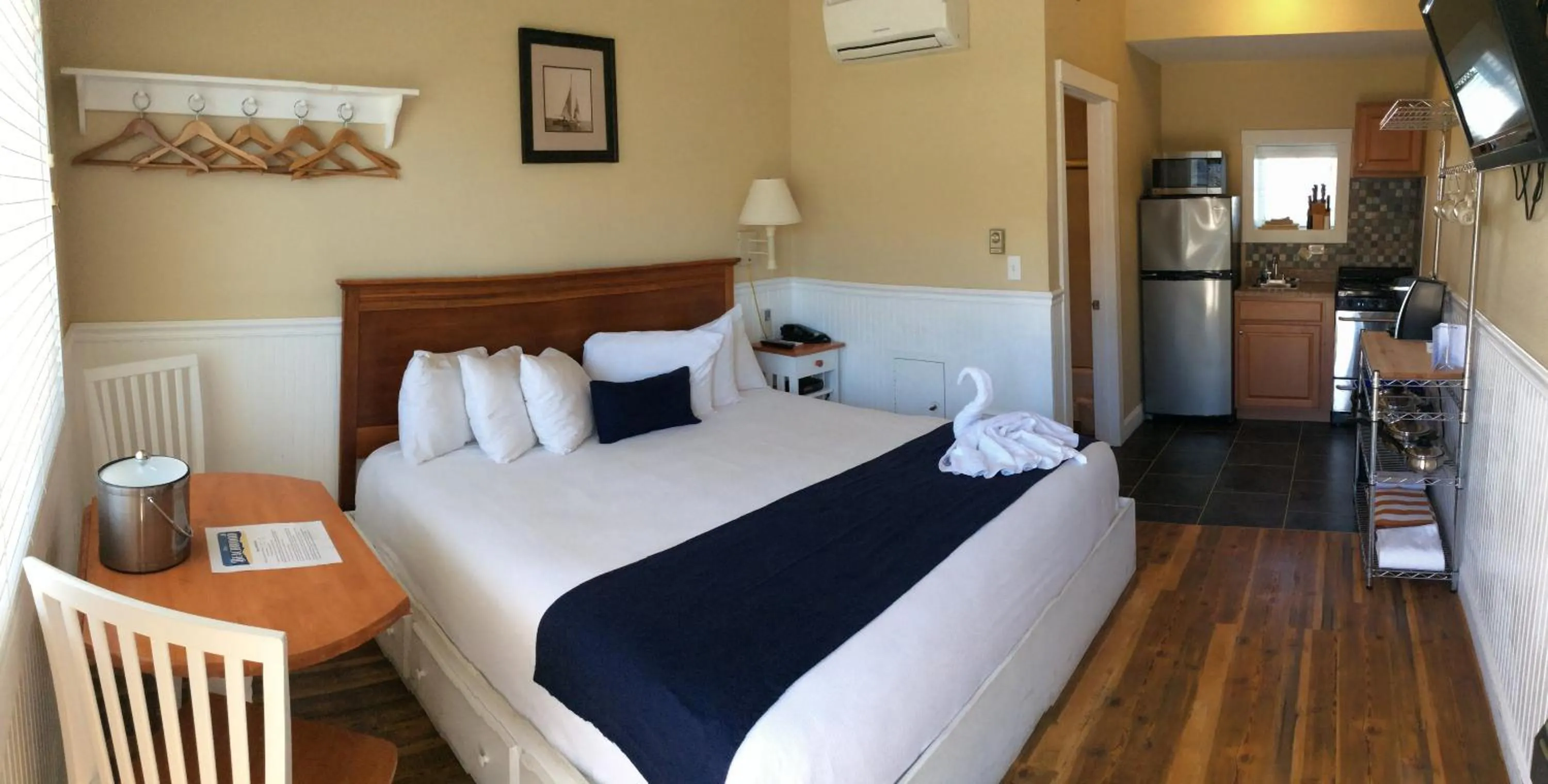 King Room with Balcony in The Beachwood