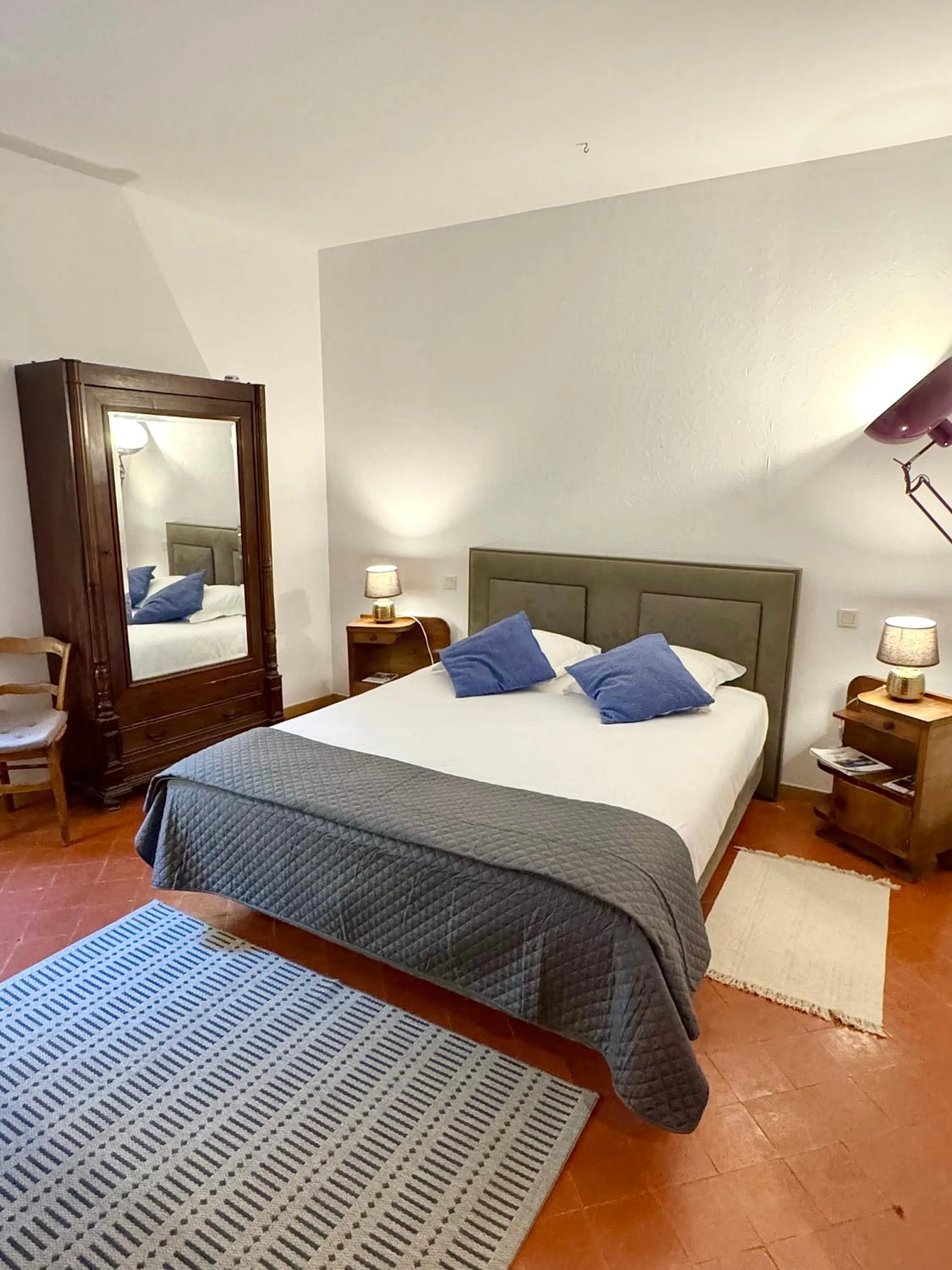 Bed in Entre Midi - Maison d'Hôtes - B&B