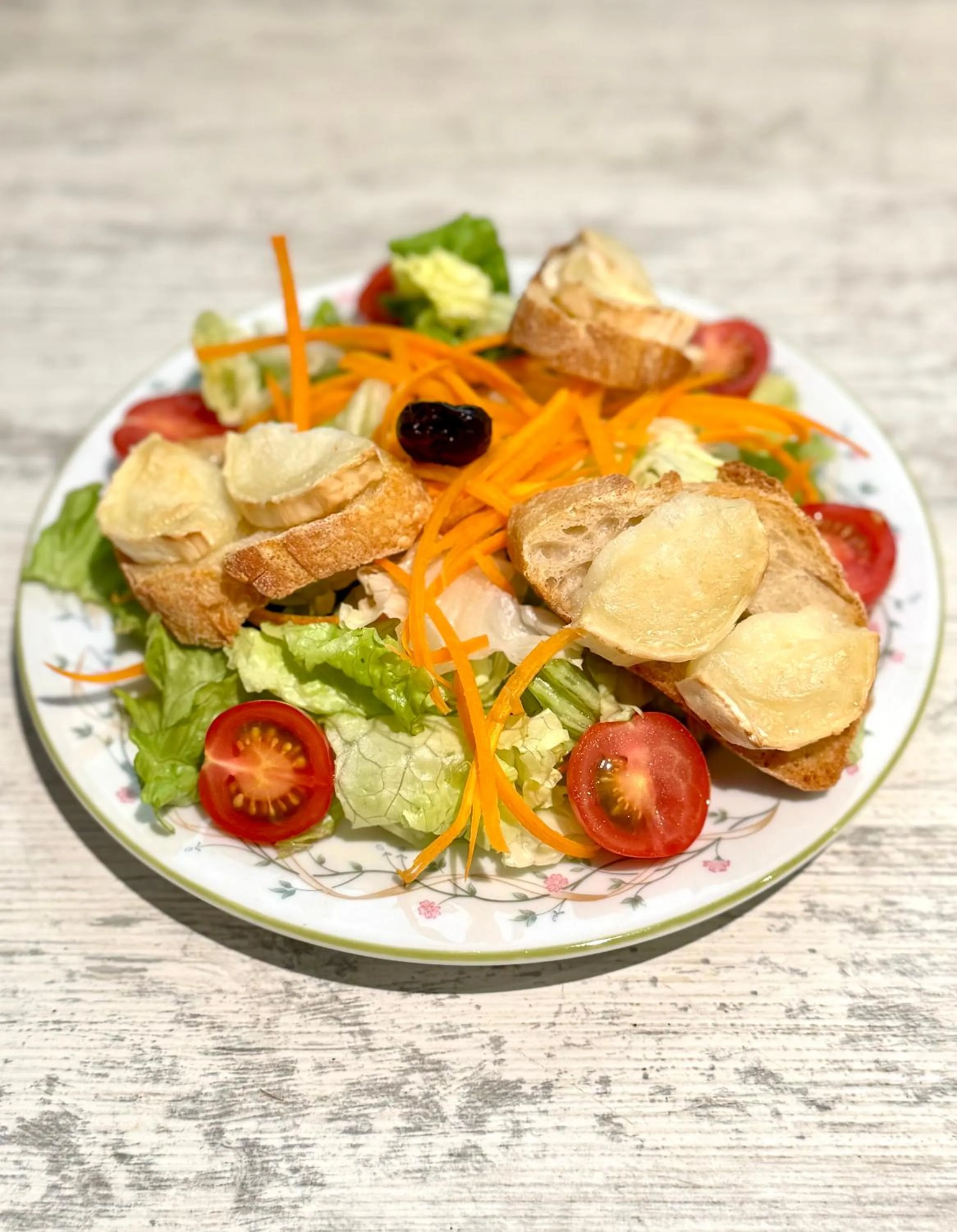 Restaurant/places to eat in Entre Midi - Maison d'Hôtes - B&B