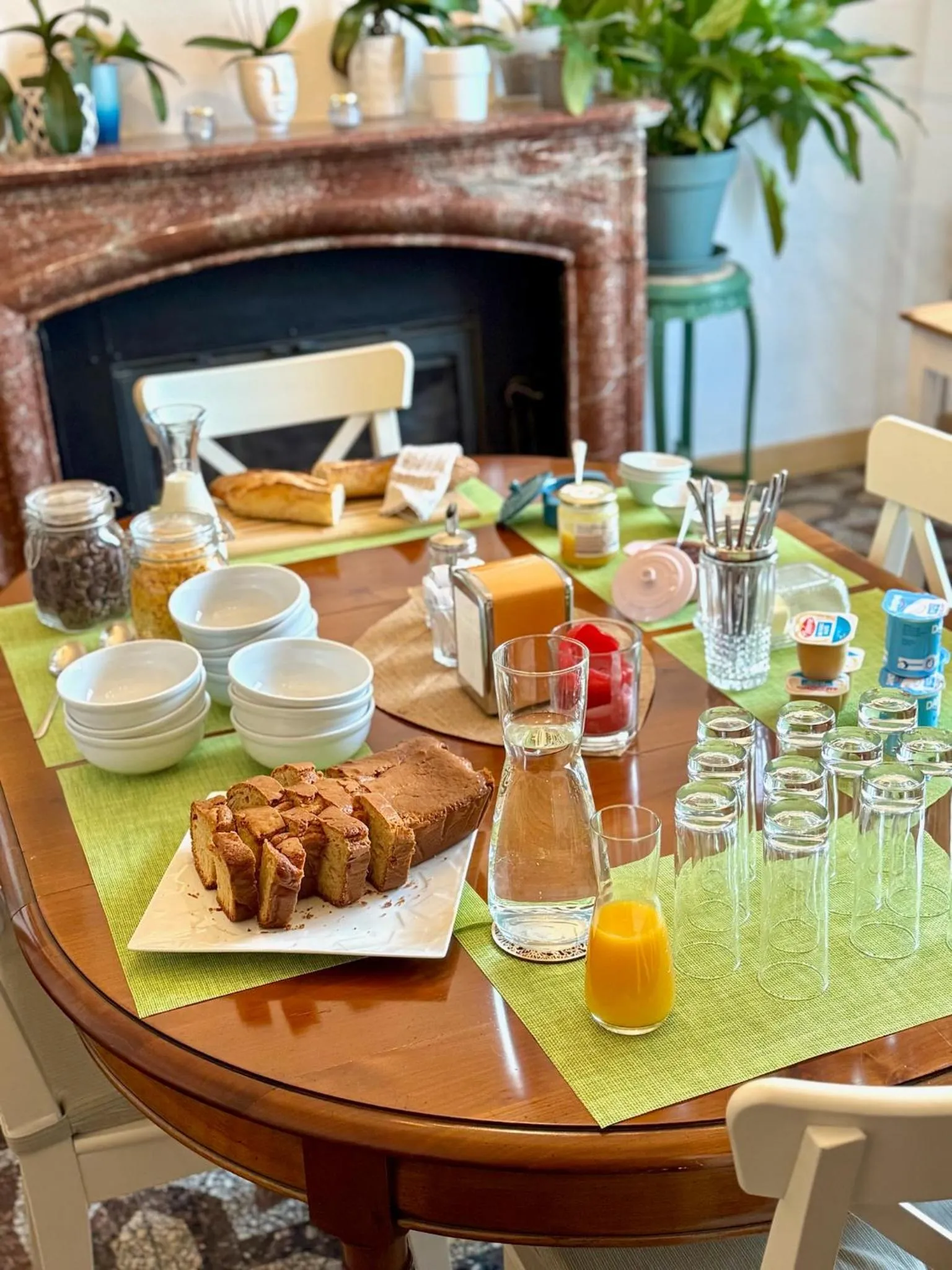 Restaurant/places to eat in Entre Midi - Maison d'Hôtes - B&B