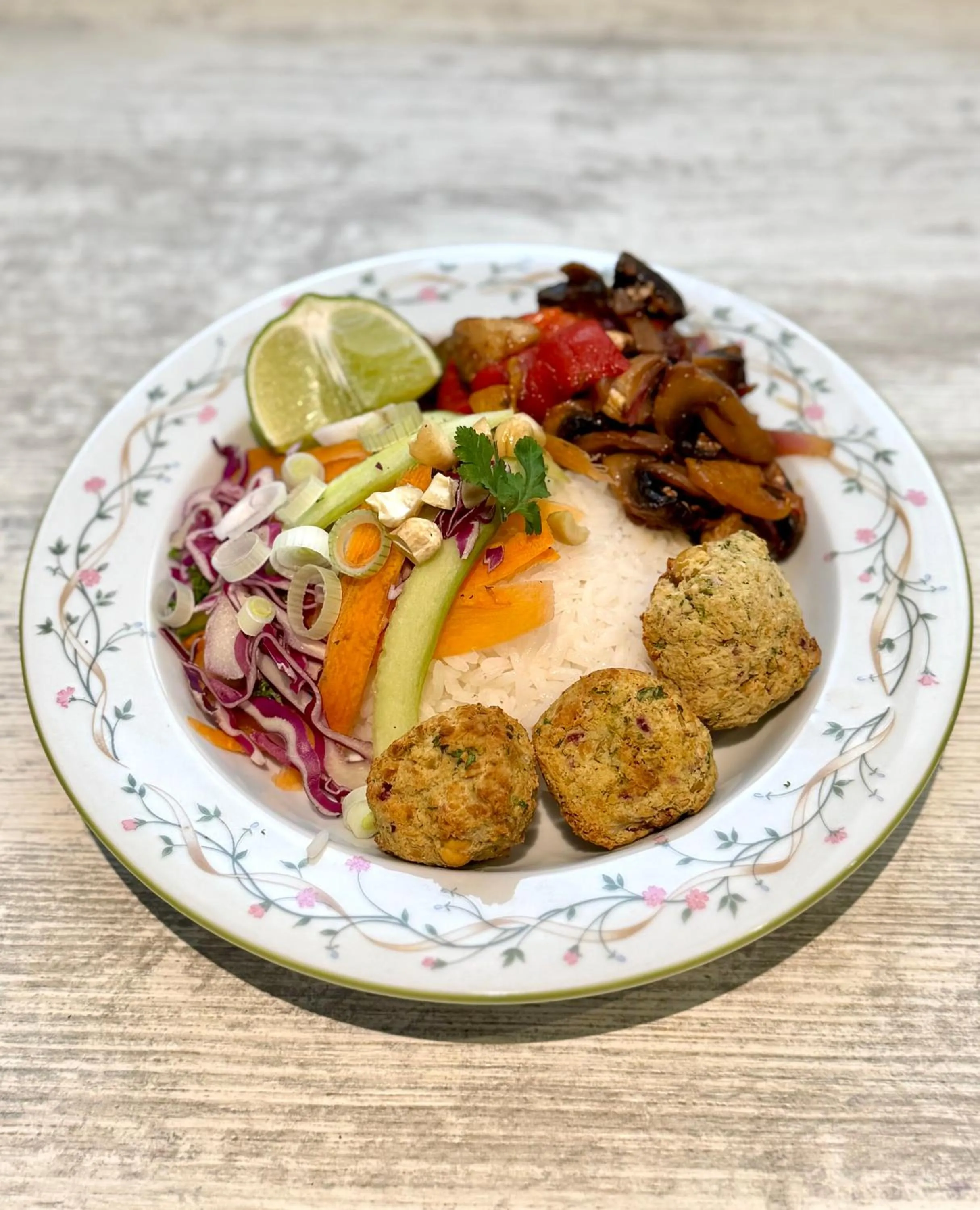 Restaurant/places to eat in Entre Midi - Maison d'Hôtes - B&B