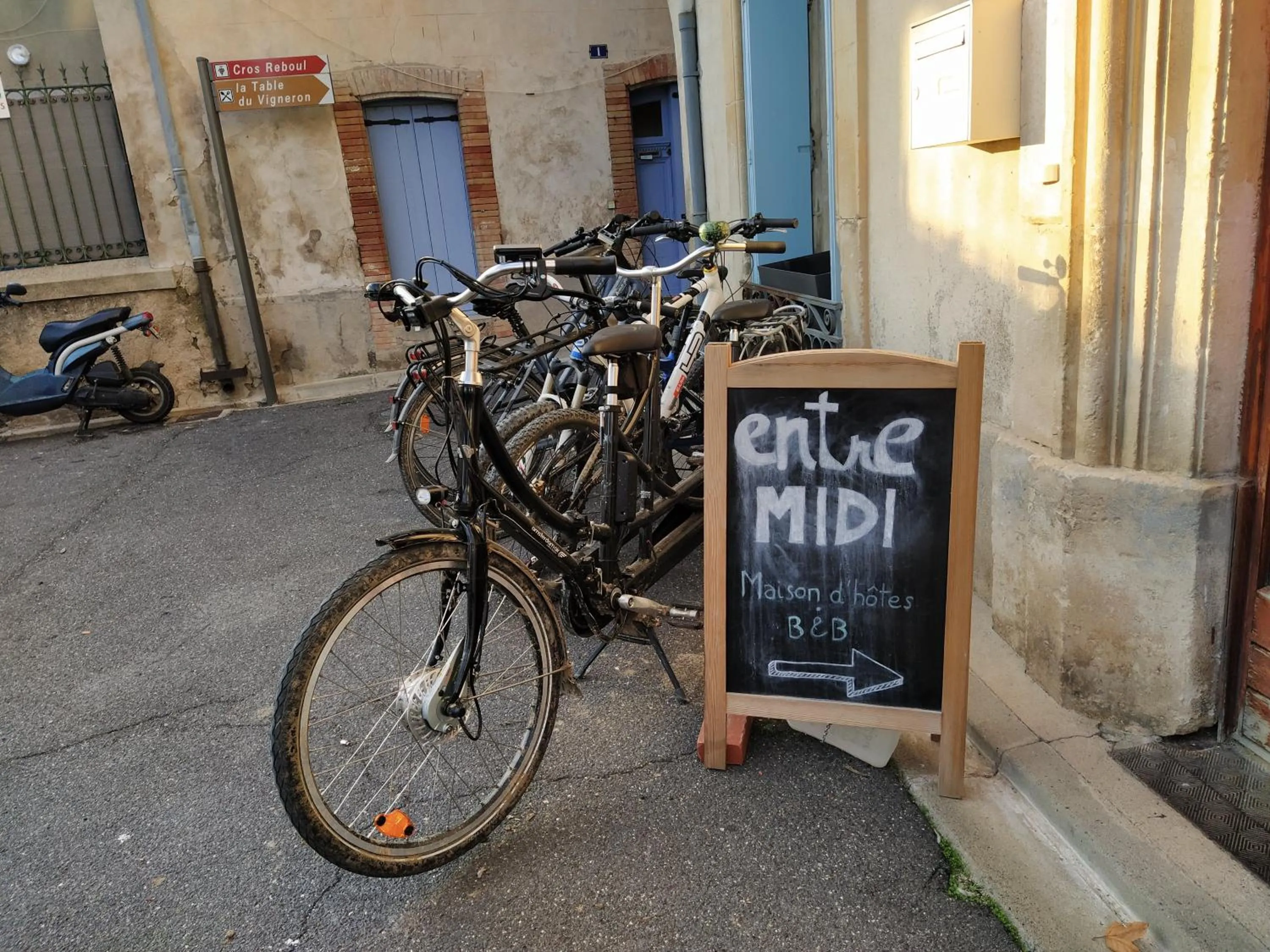 Day in Entre Midi - Maison d'Hôtes - B&B
