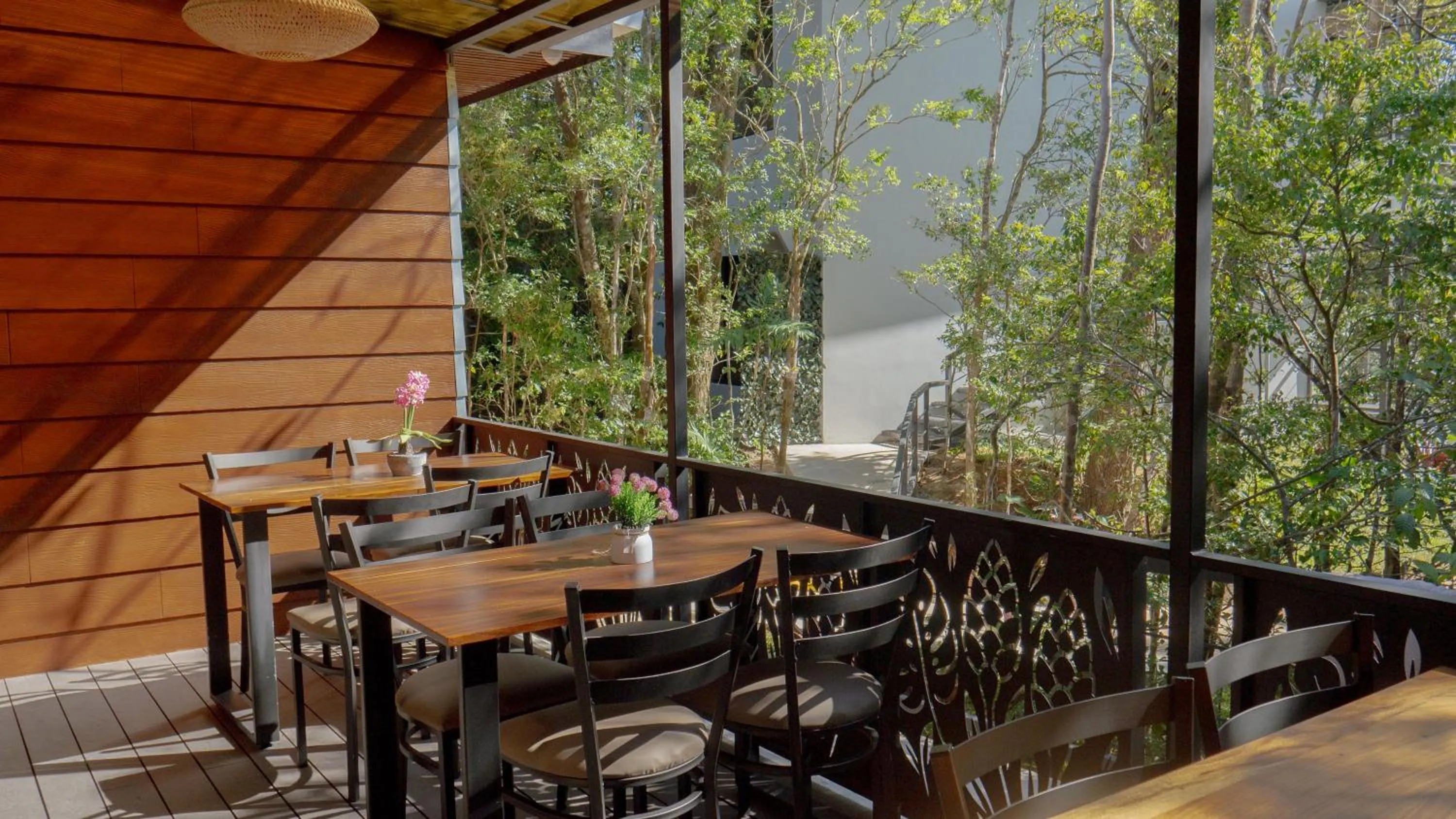 Dining area in Calathea Hotel Monteverde